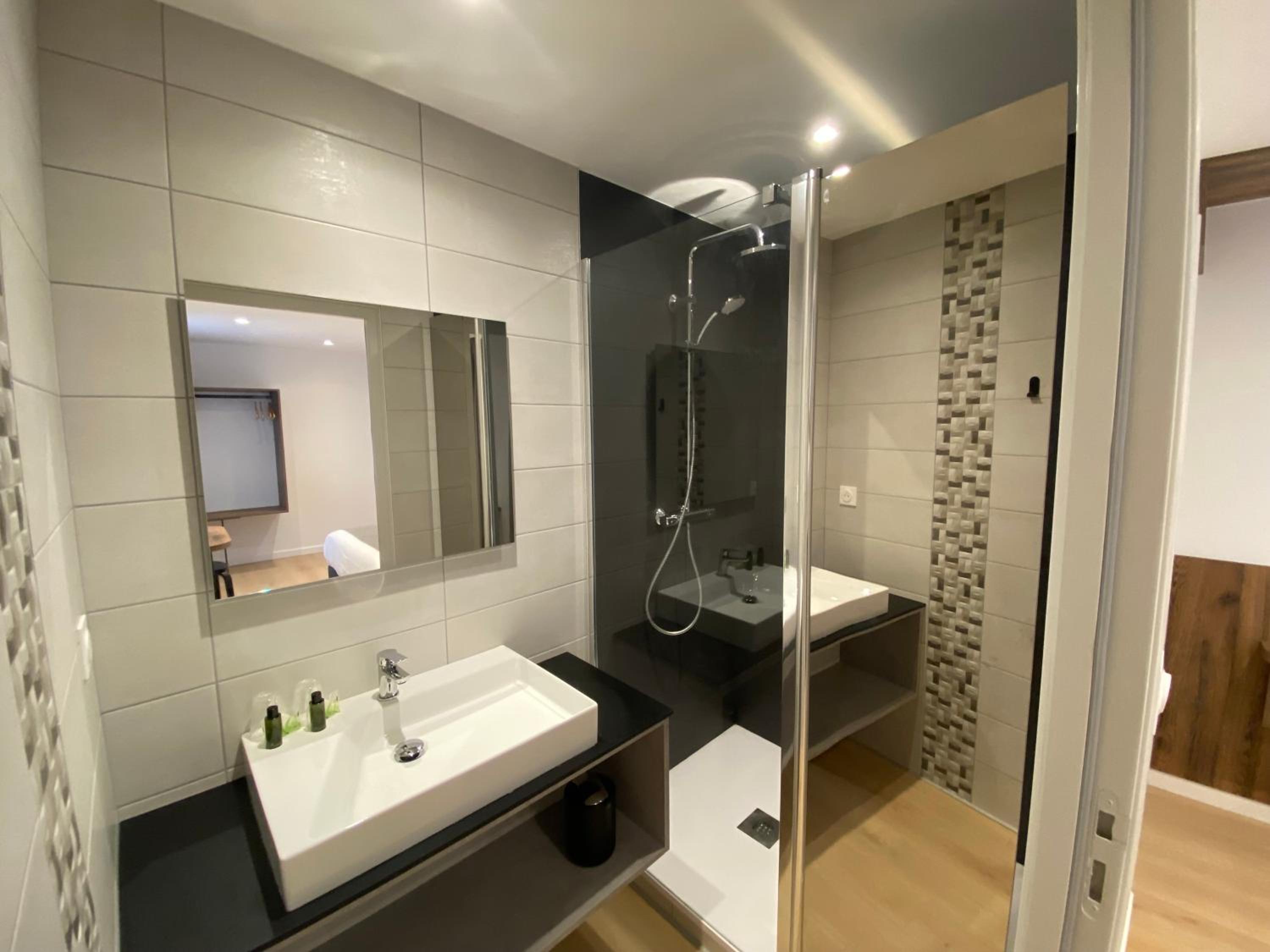 Deluxe Double Room - Photo 5