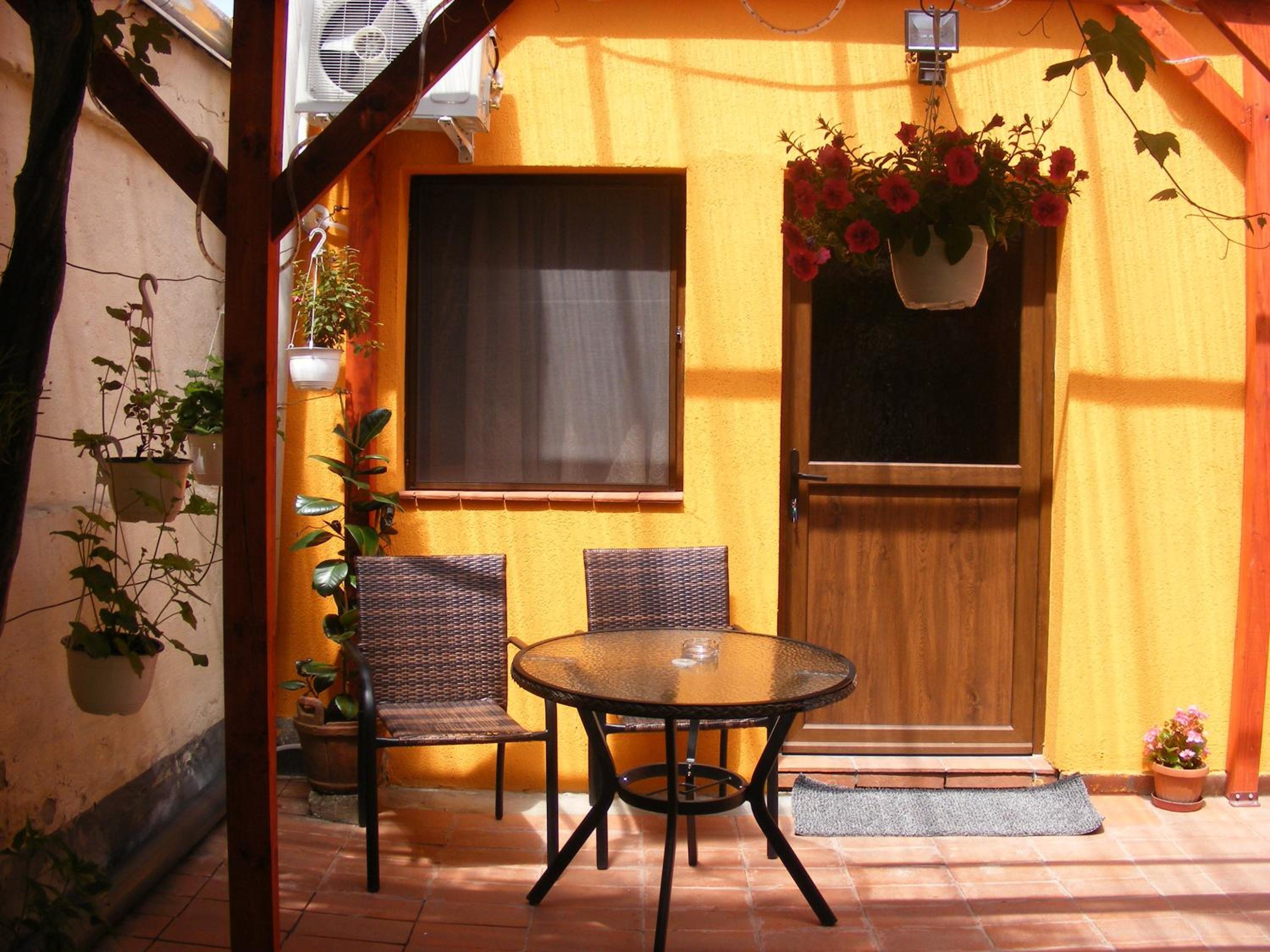 Economy Double Room - Photo 10
