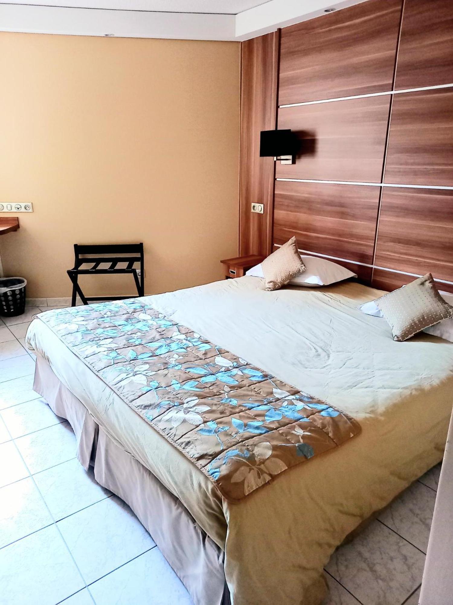 Double Room - Photo 6