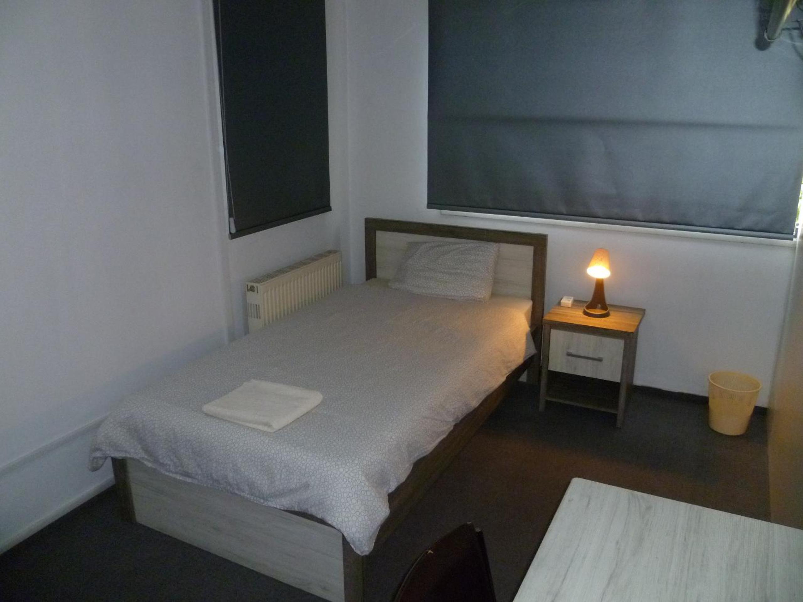 Single Room with Shared Bathroom photo 2