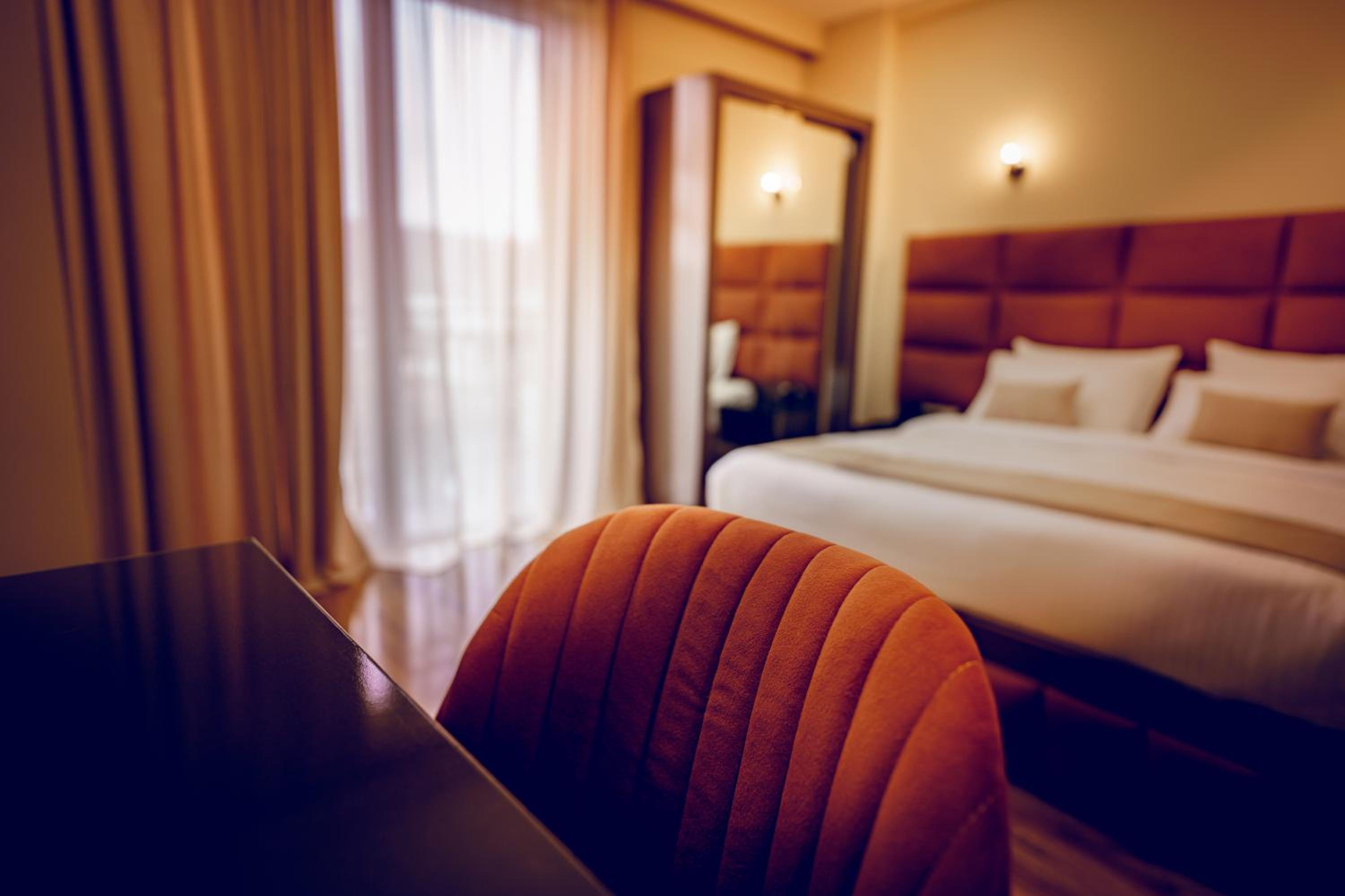 Superior Double or Twin Room with City View - Photo 3
