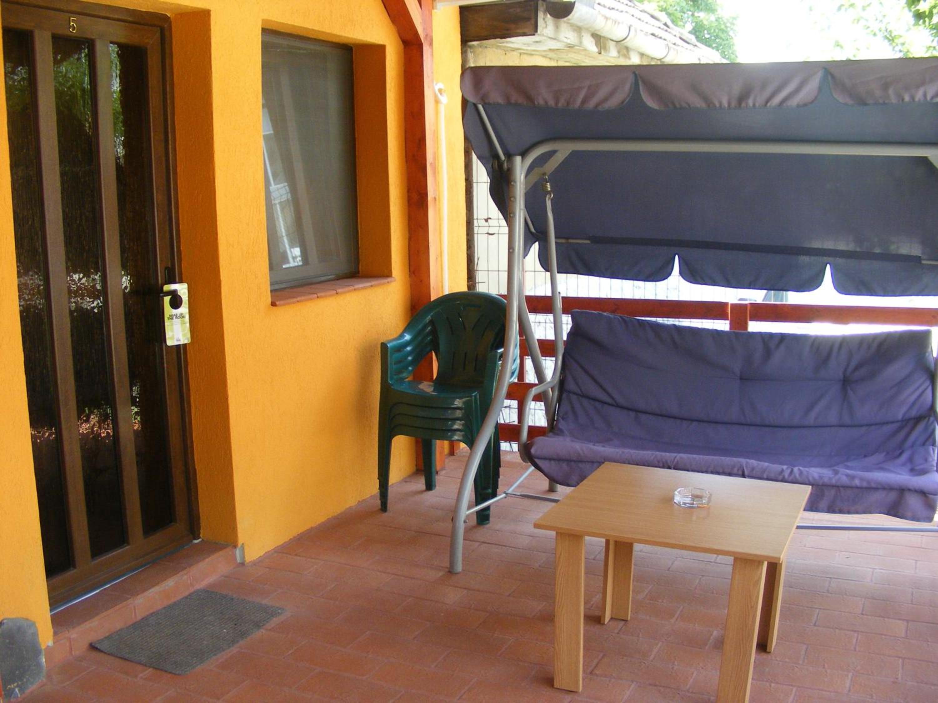 Economy Double Room - Photo 11