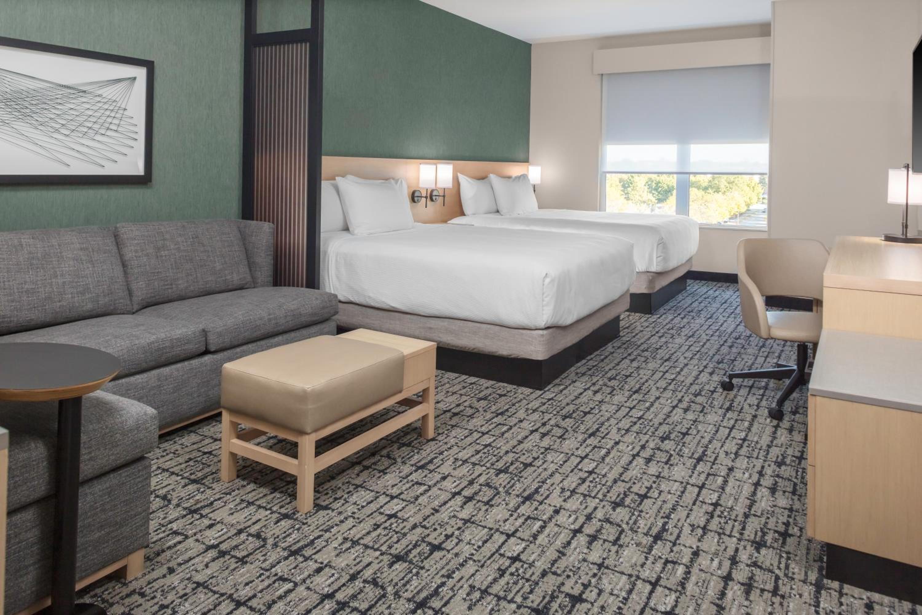 Queen Room with Two Queen Beds and Sofa Bed - Photo 3