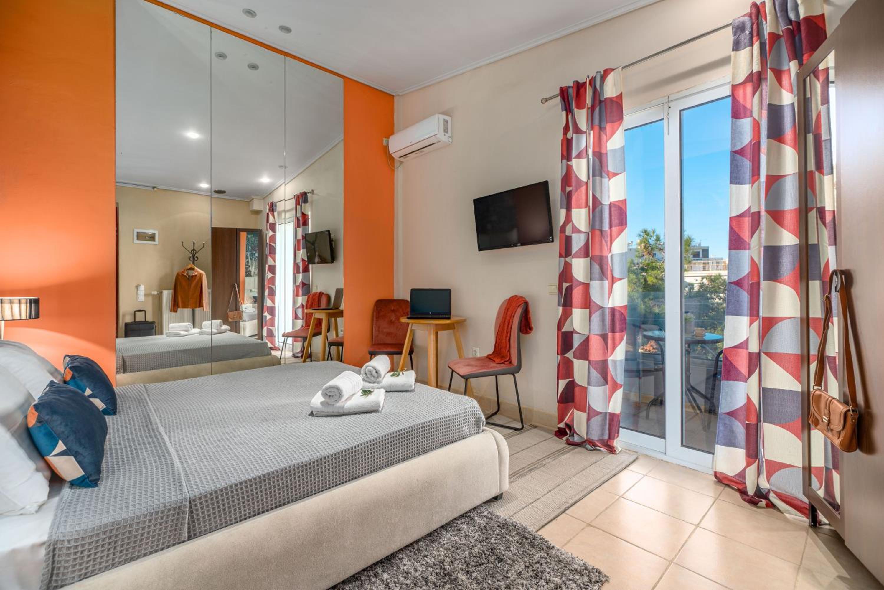 Double Room with Balcony and Side Sea View photo 3