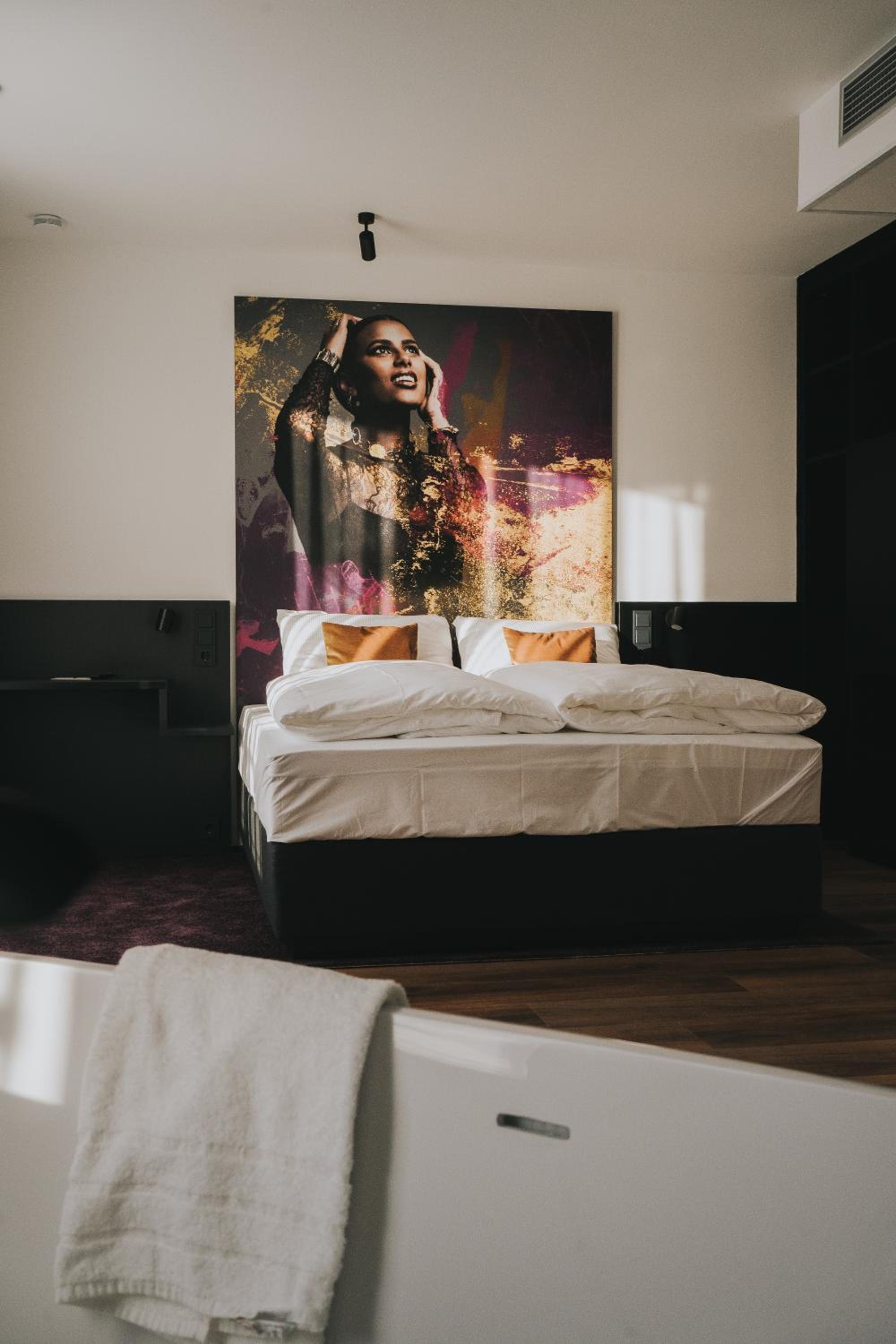 Deluxe Double Room with Bath - Photo 1