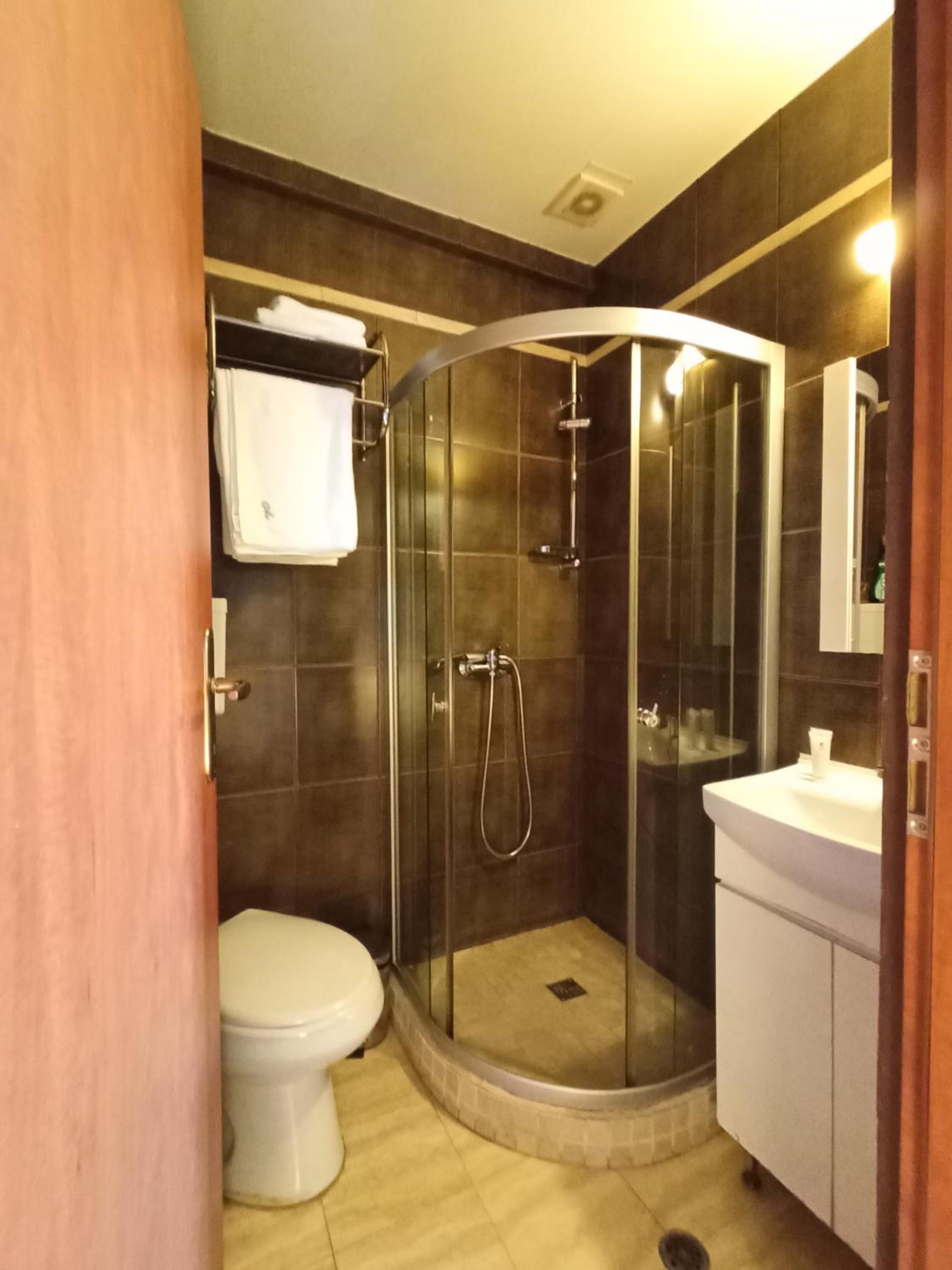 Standard Twin Room - Photo 2