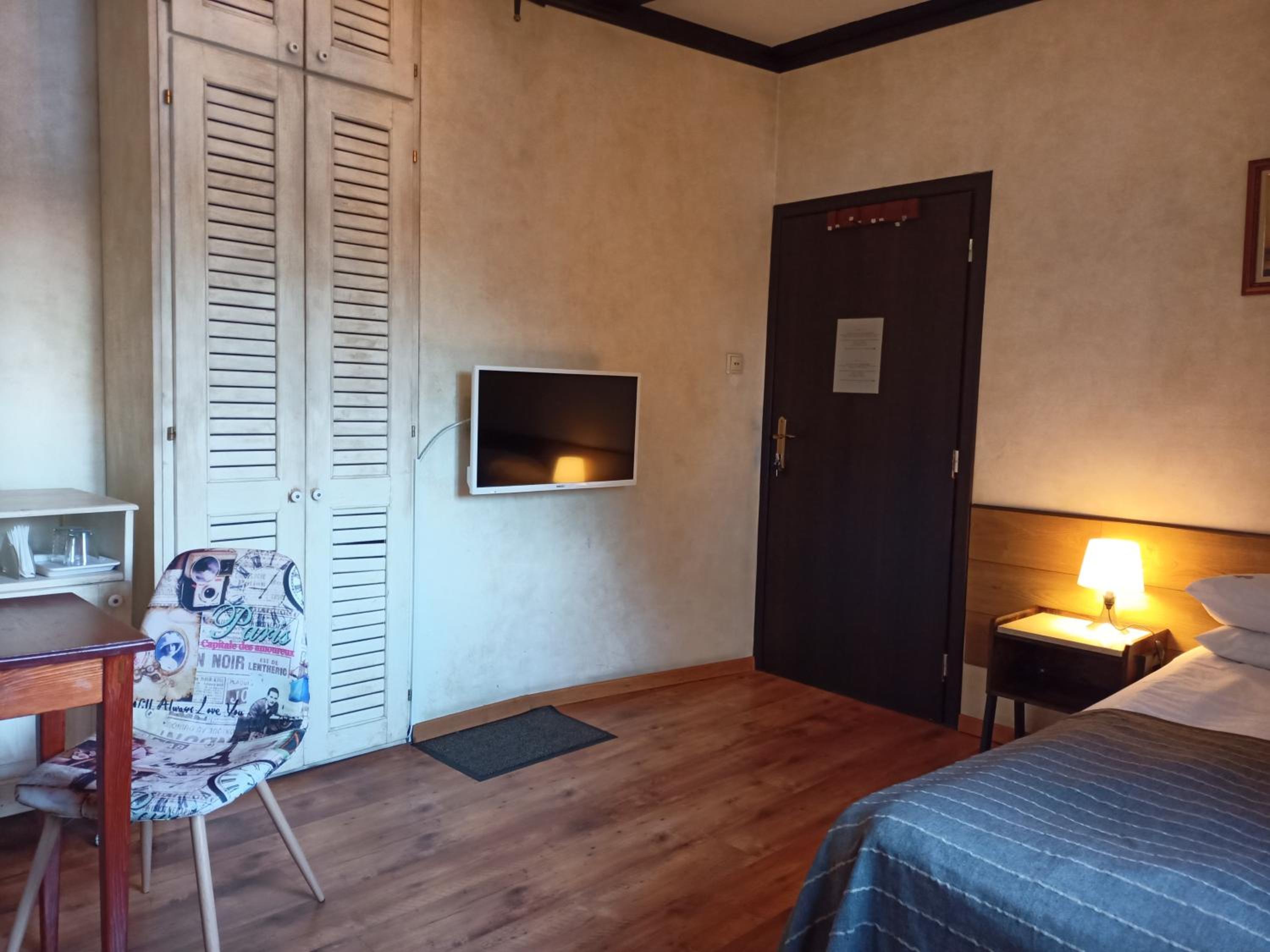 Standard Twin Room - Photo 5