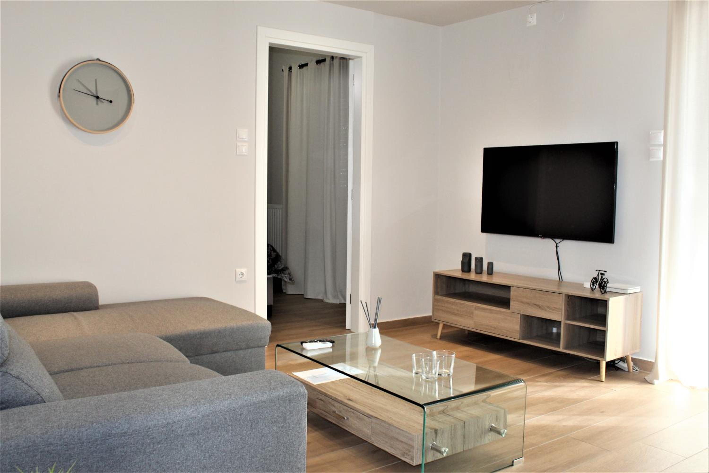 One-Bedroom Apartment - Photo 1