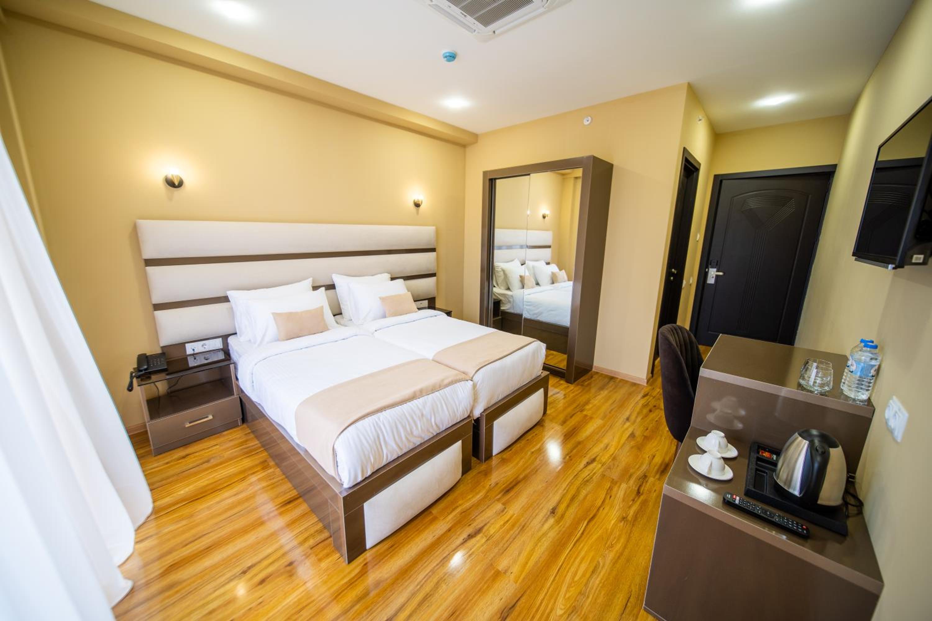 Double or Twin Room with City View - Photo 1