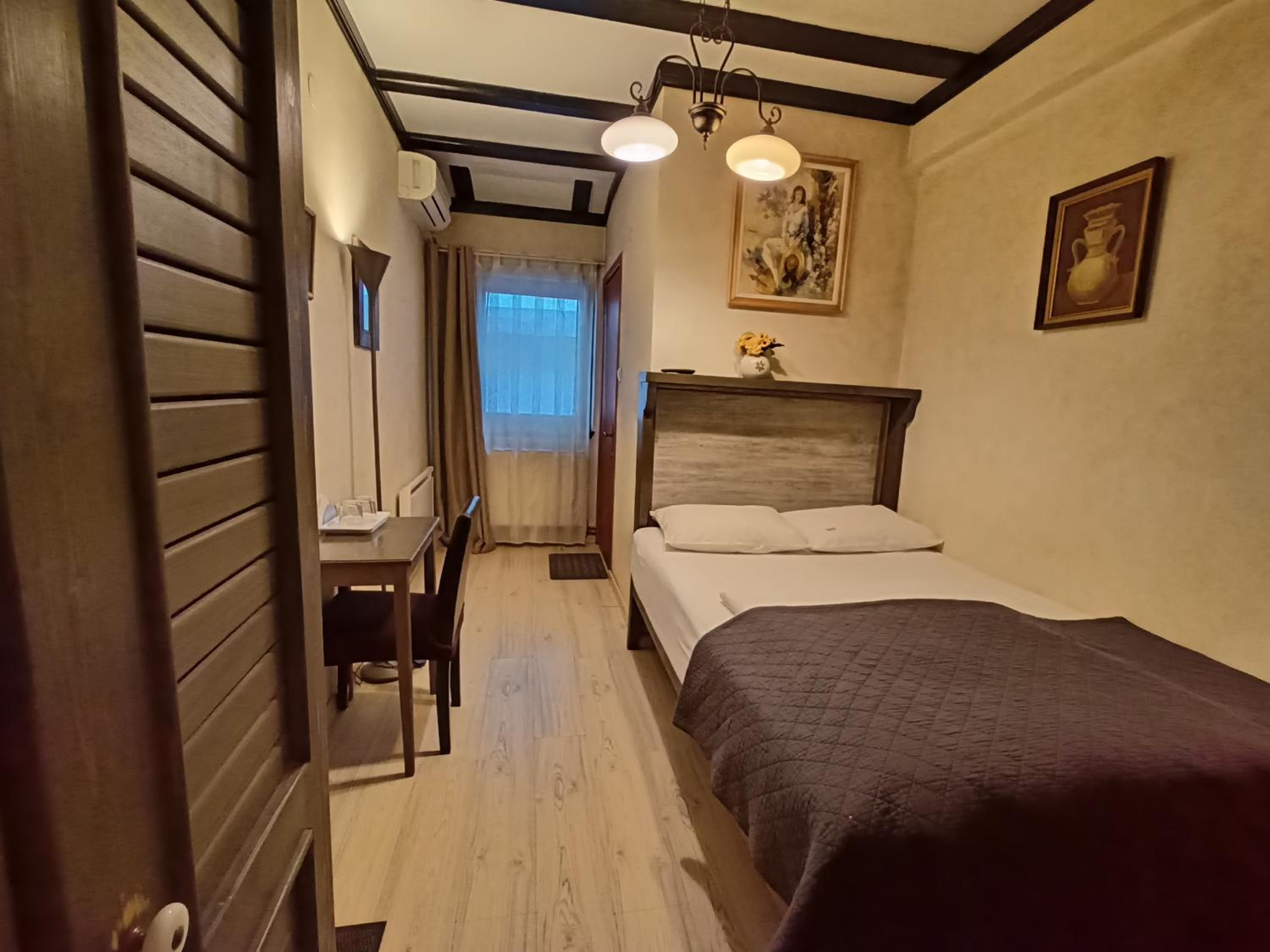 Economy Double Room - Photo 2