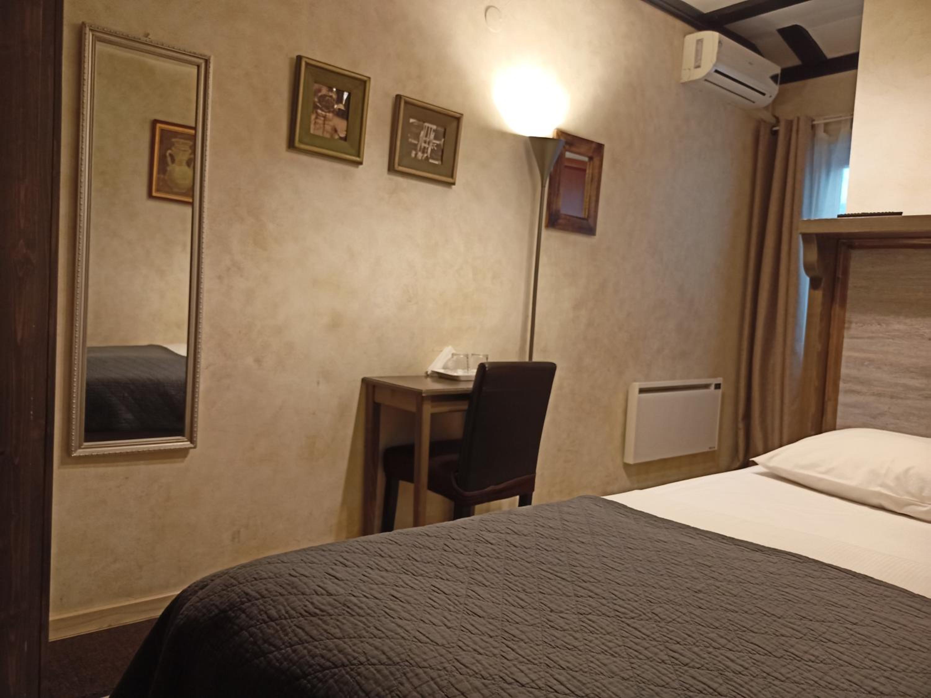 Economy Double Room - Photo 6