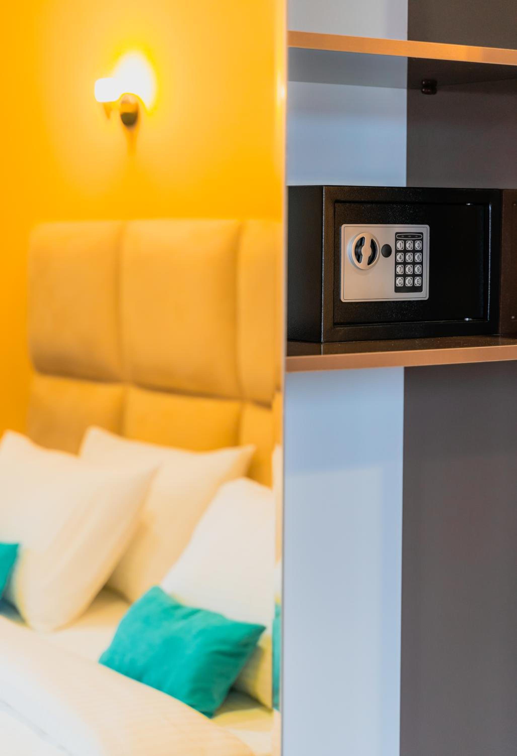 Standard Double or Twin Room - Photo 4