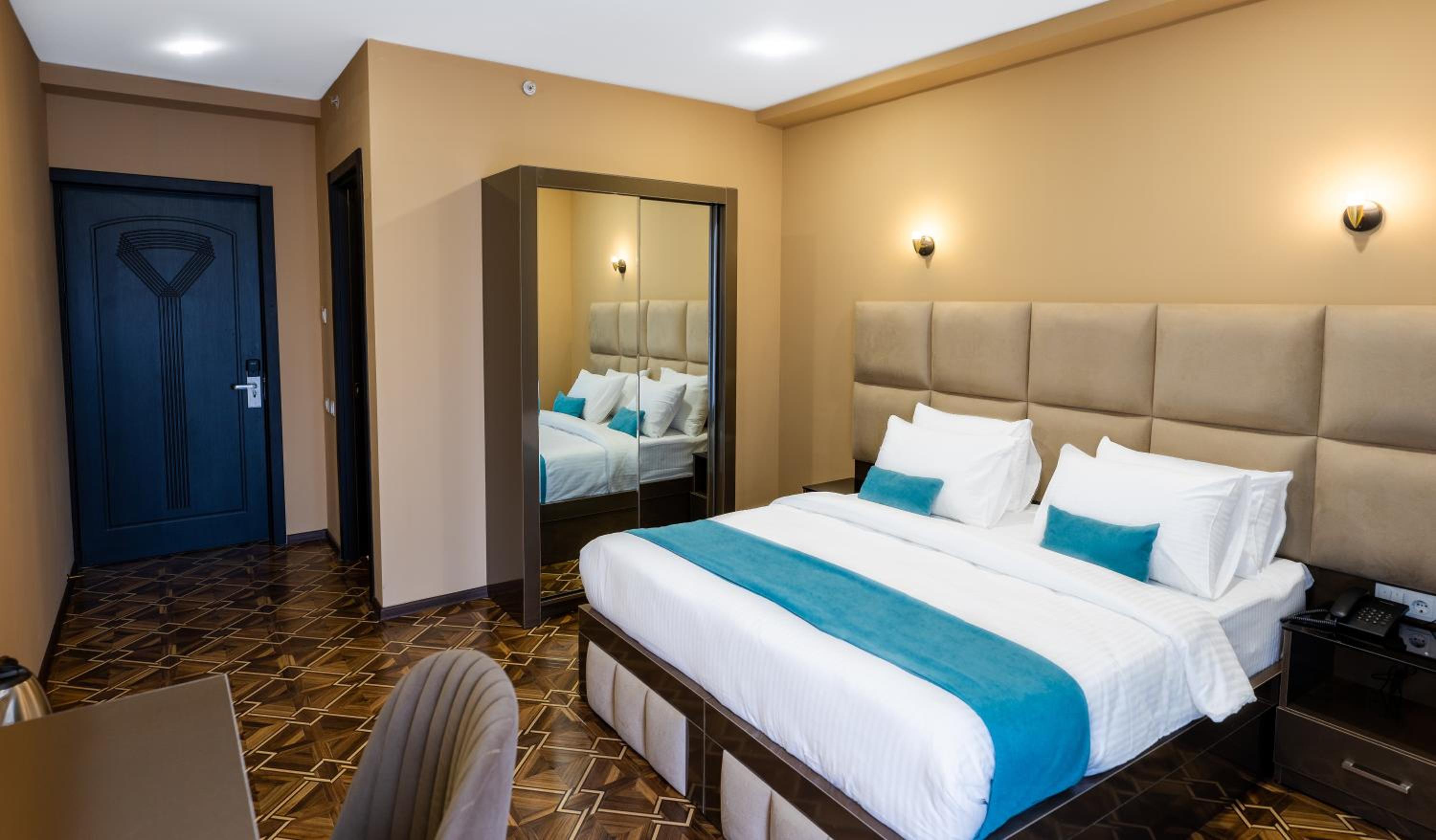 Standard Double or Twin Room - Photo 3