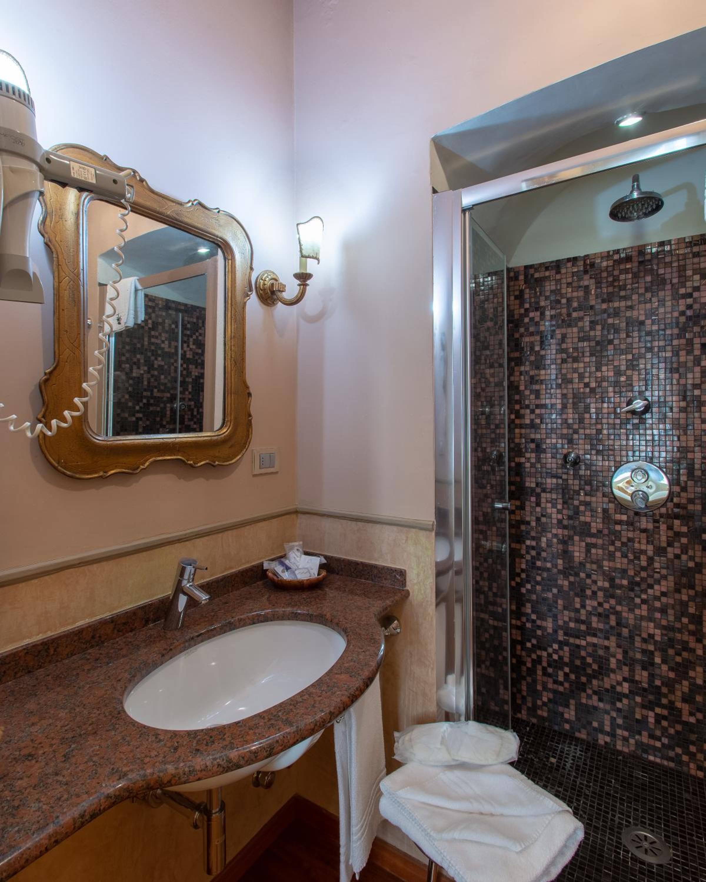 Deluxe Suite - Photo 4