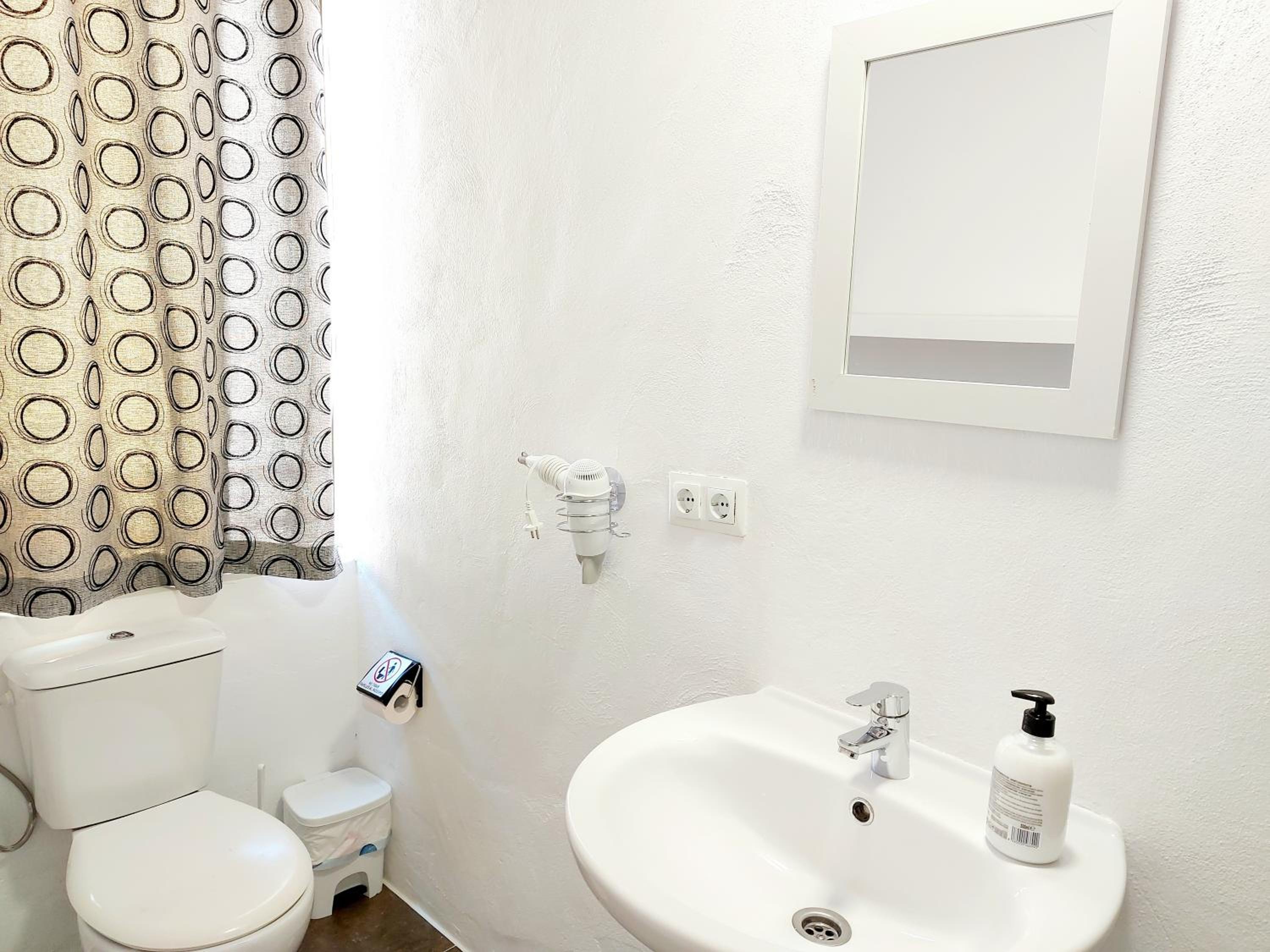 One-Bedroom Apartment - Photo 8