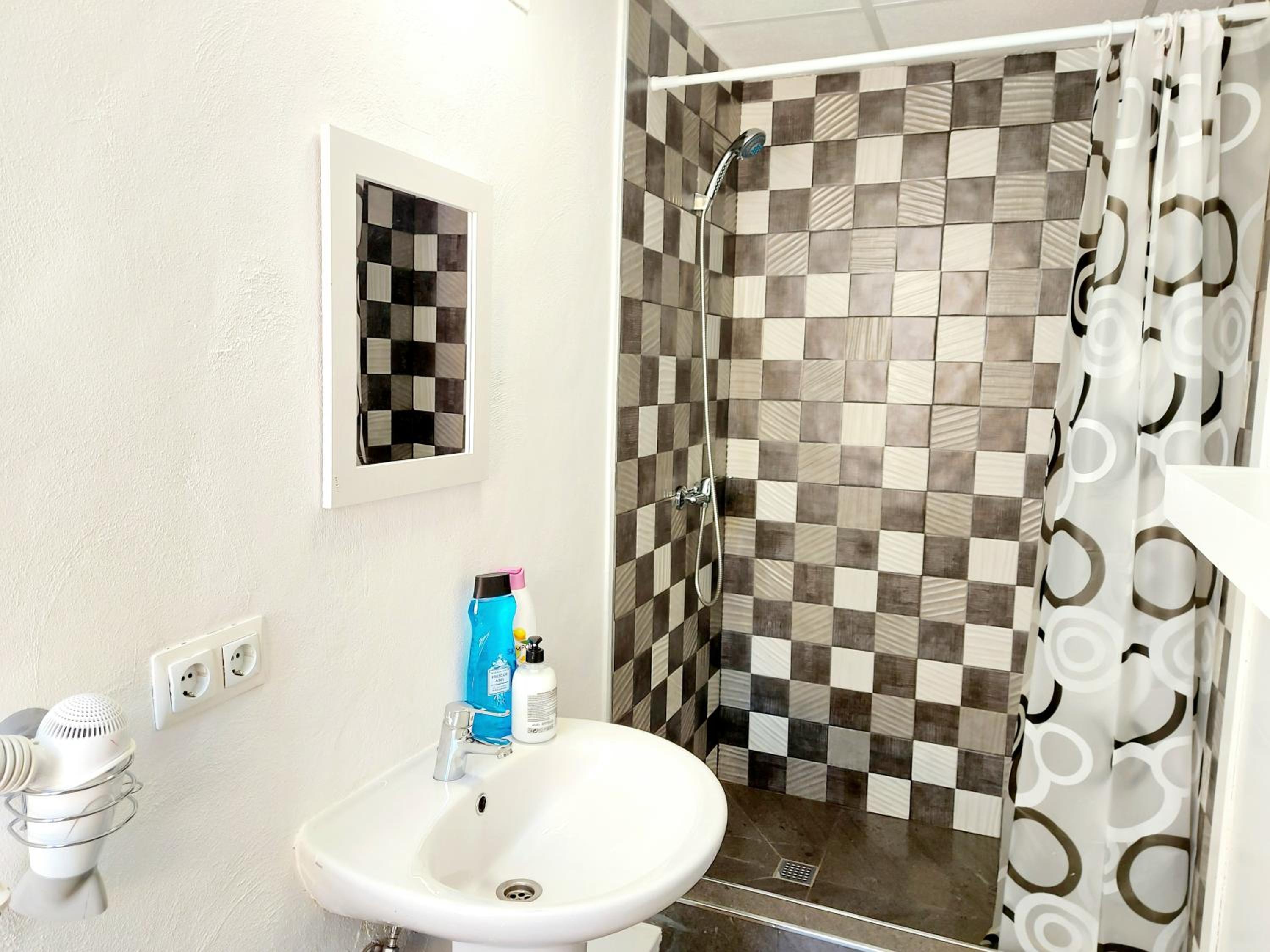 One-Bedroom Apartment - Photo 7