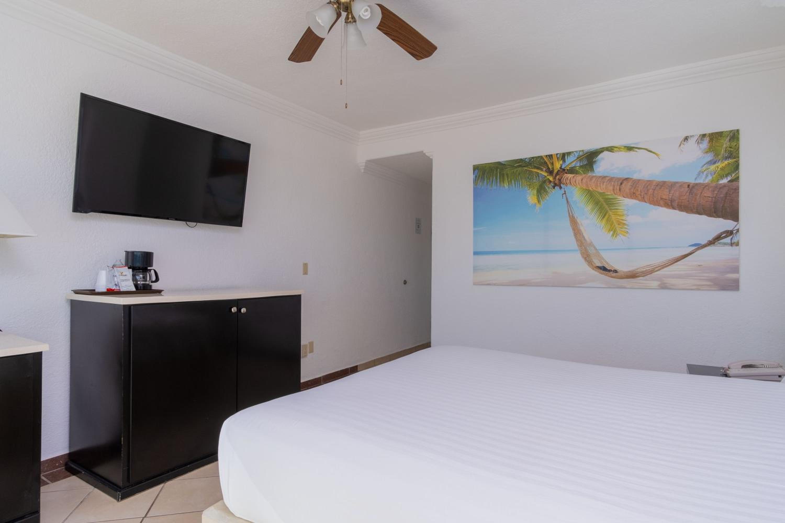 Queen Room with Sea View - Photo 1