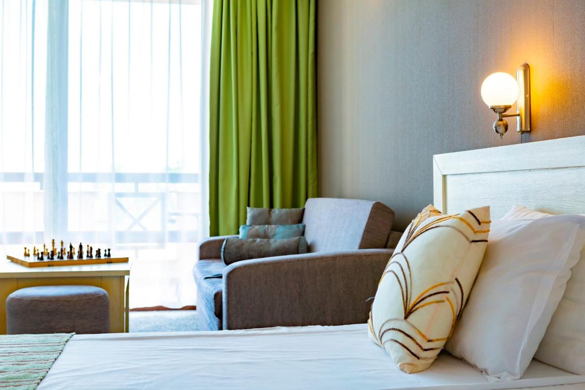 Double or Twin Room Sea View  photo 3
