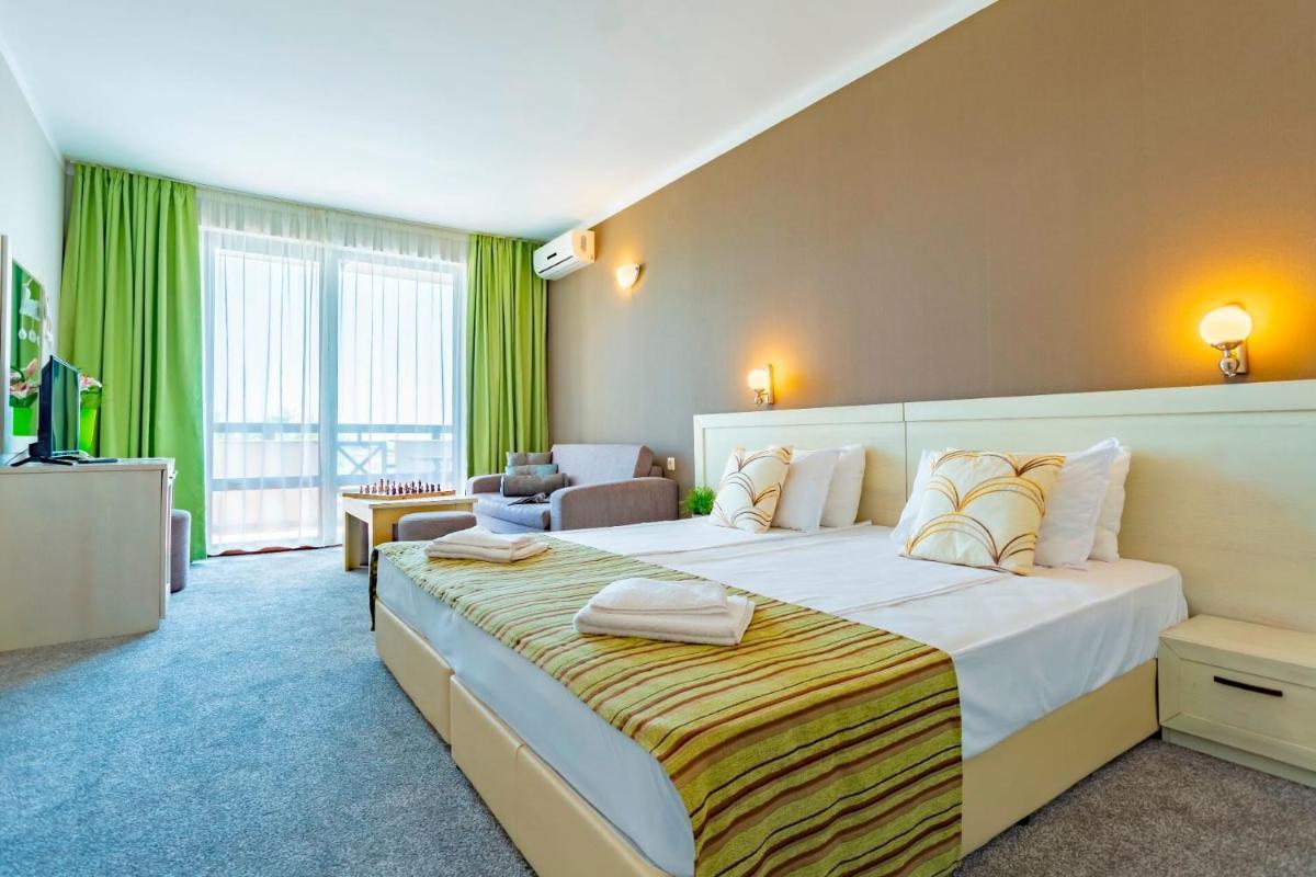 Double or Twin Room with Balcony photo 3
