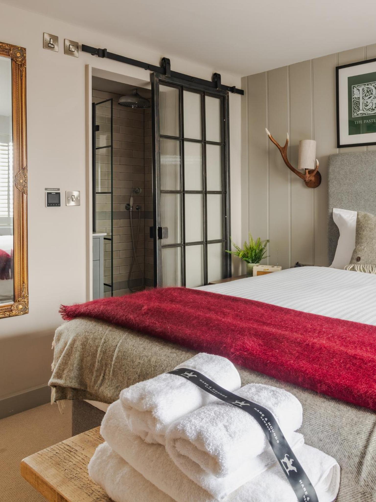 Deluxe King Room - Photo 3