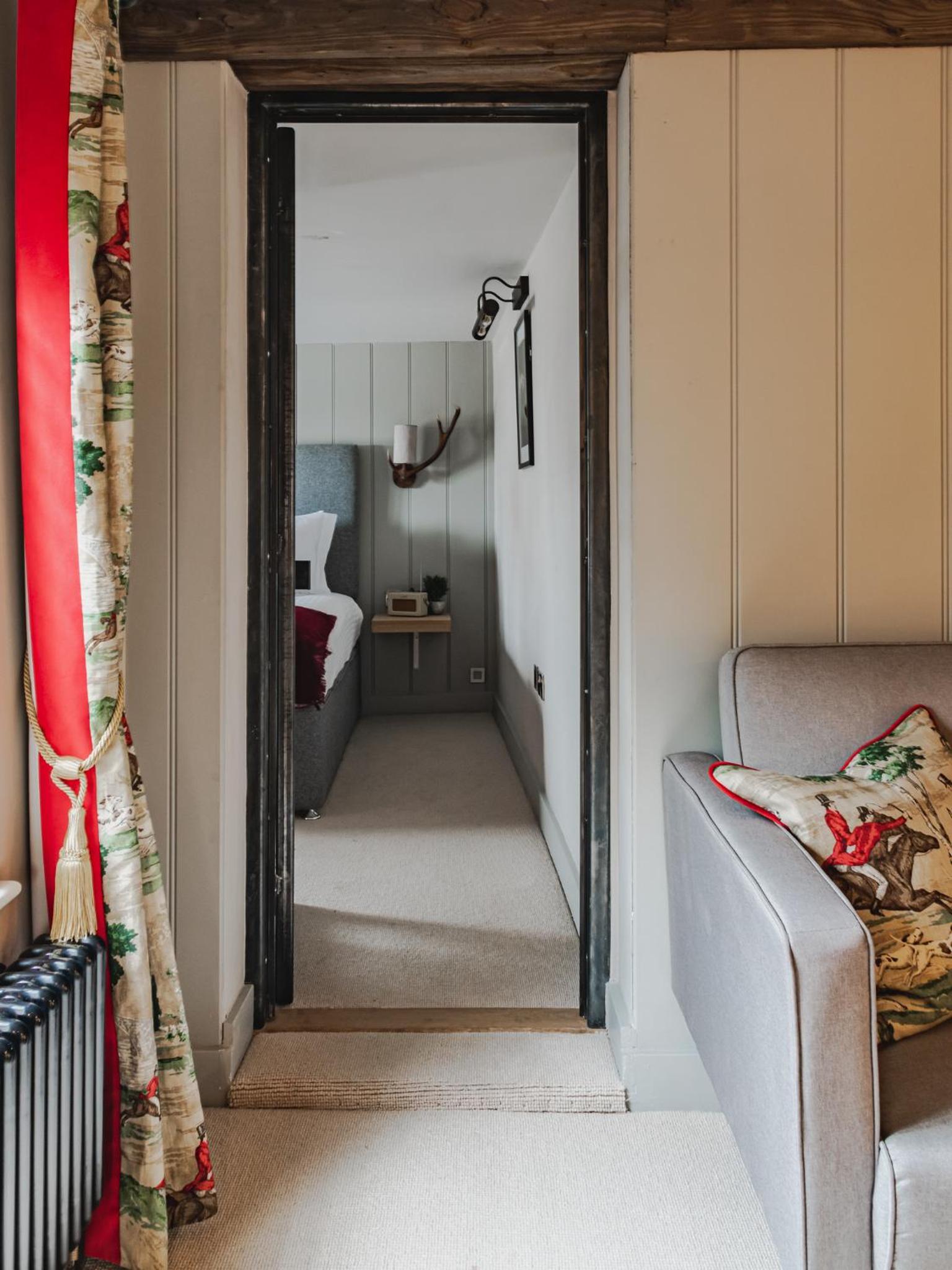 Suite - Photo 1