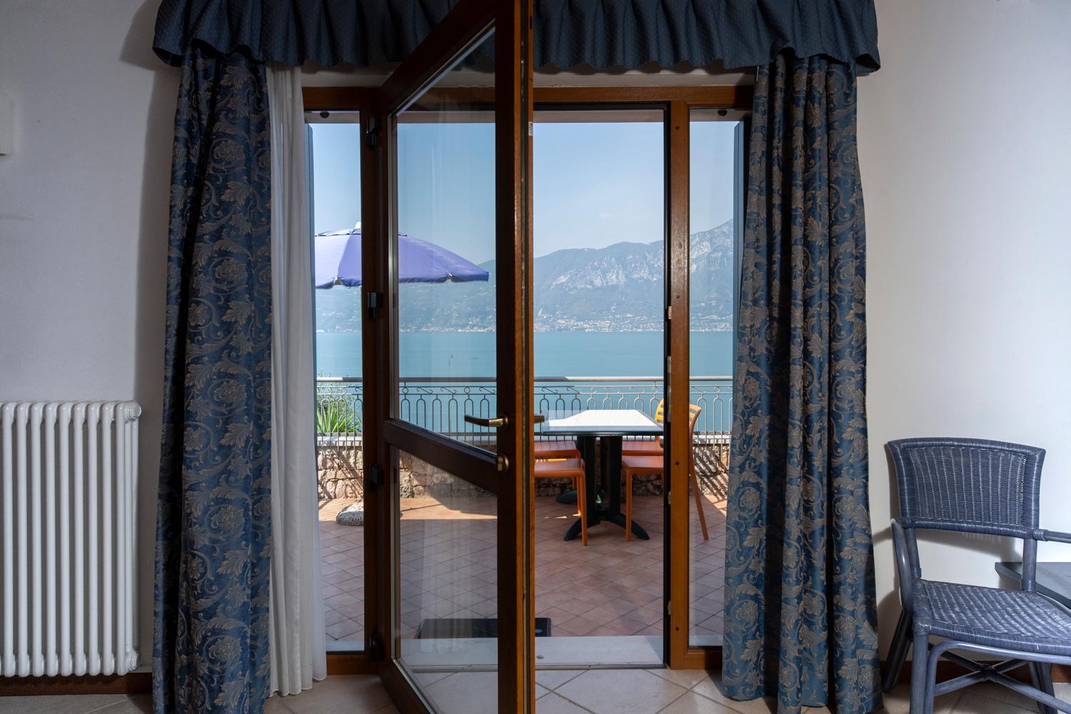 Apartment with Lake View photo 3