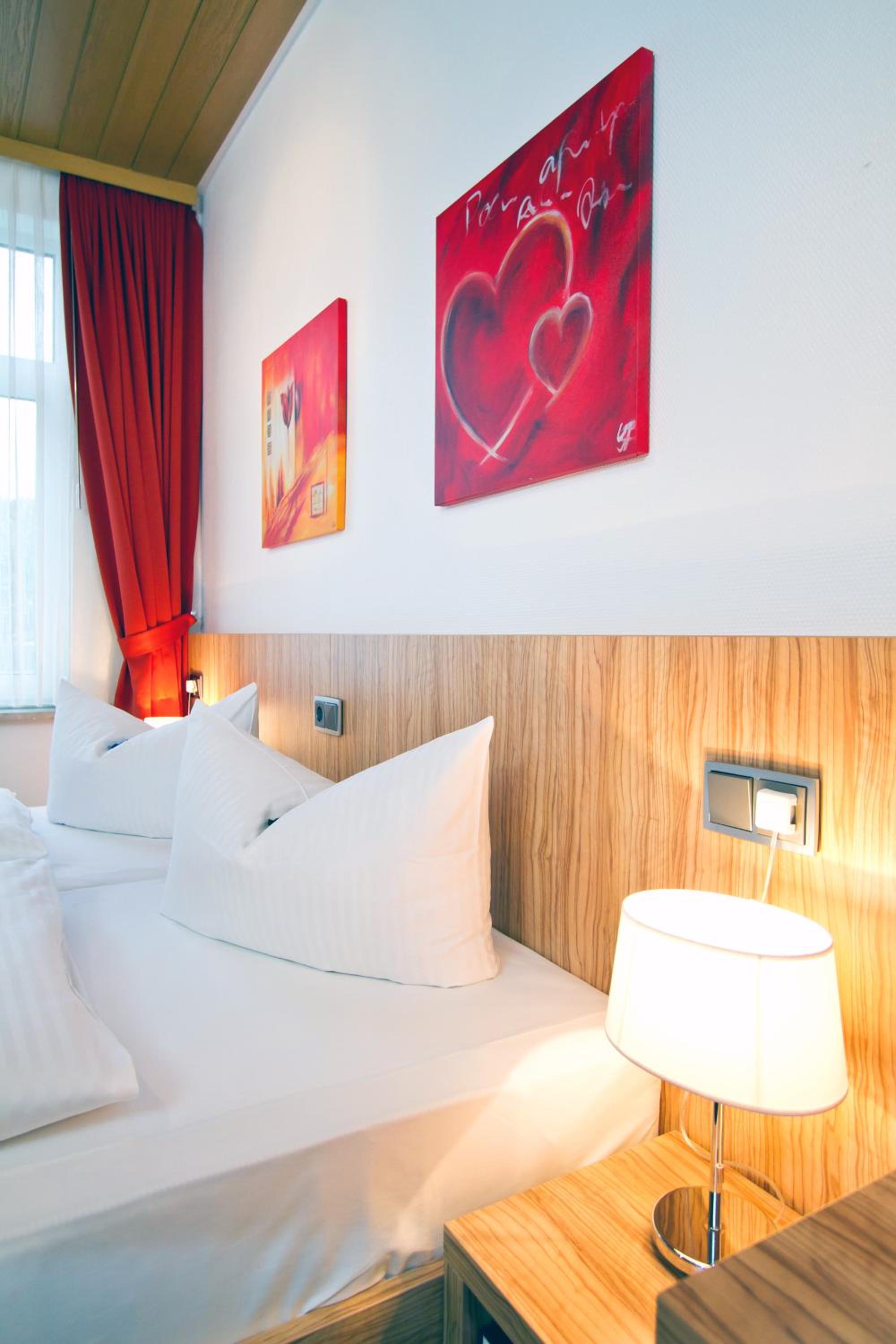 Economy Double Room photo 2