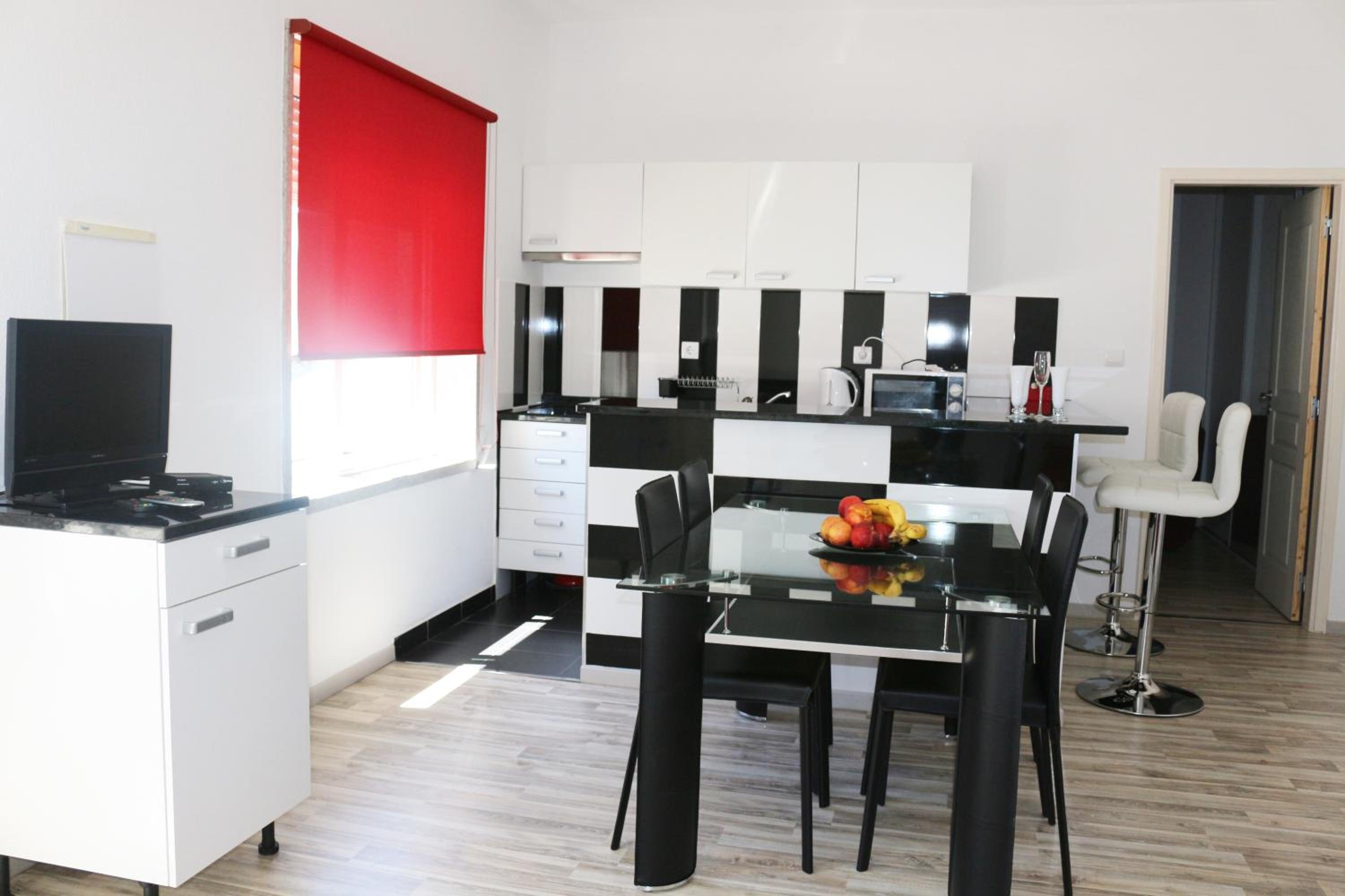 One-Bedroom Apartment - Photo 6
