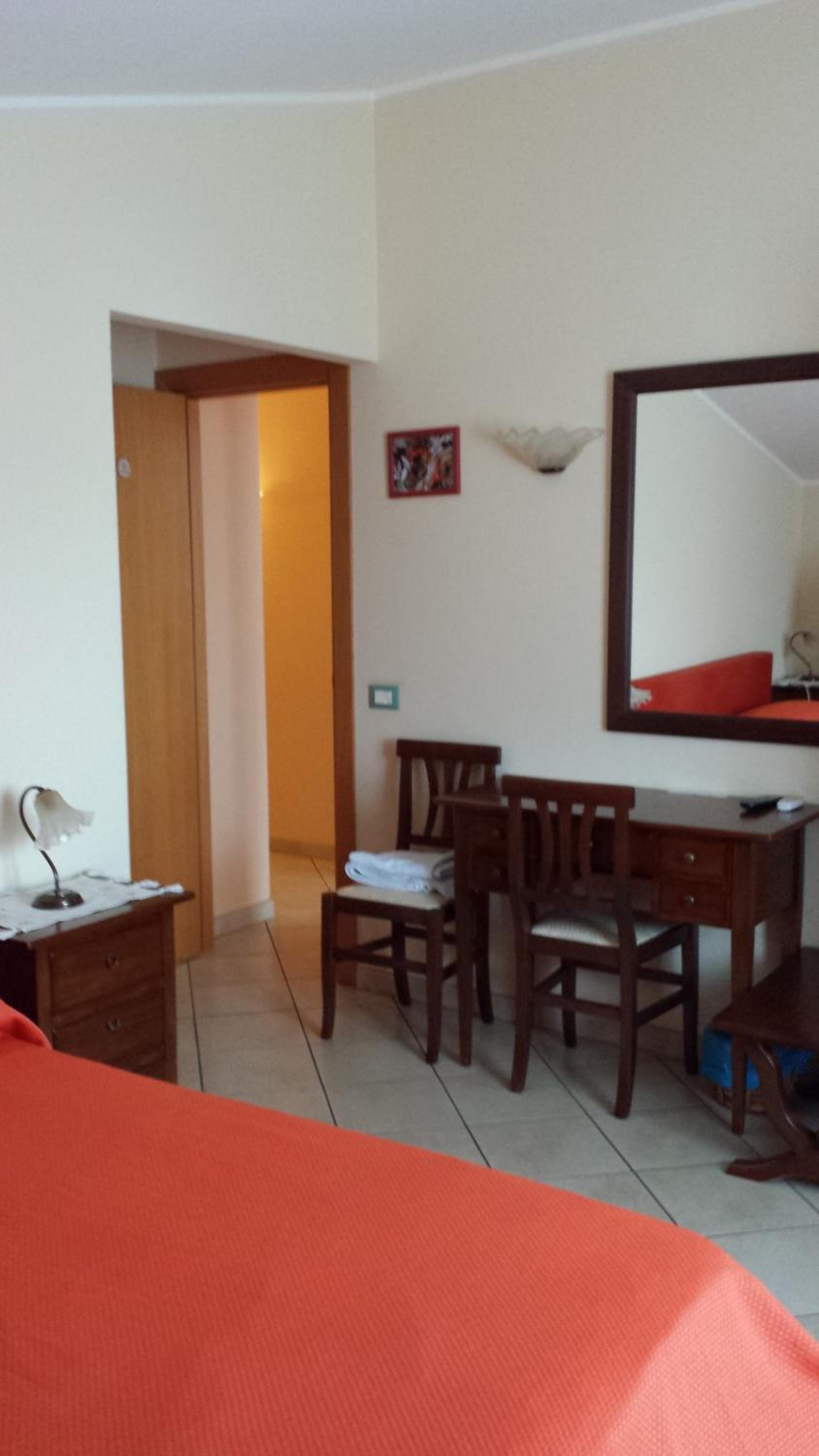 Double or Twin Room - Photo 4