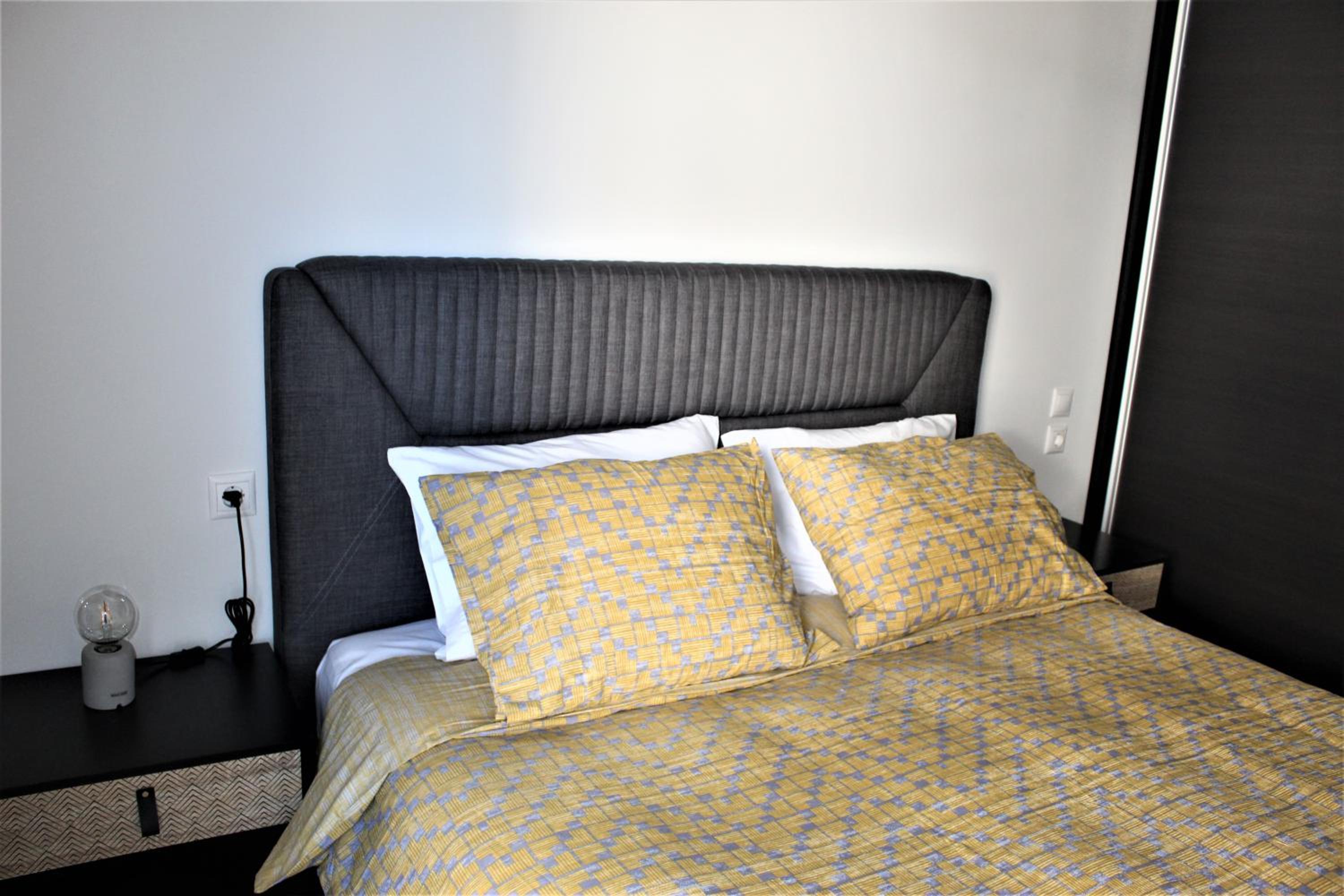 Two-Bedroom Apartment - Photo 9