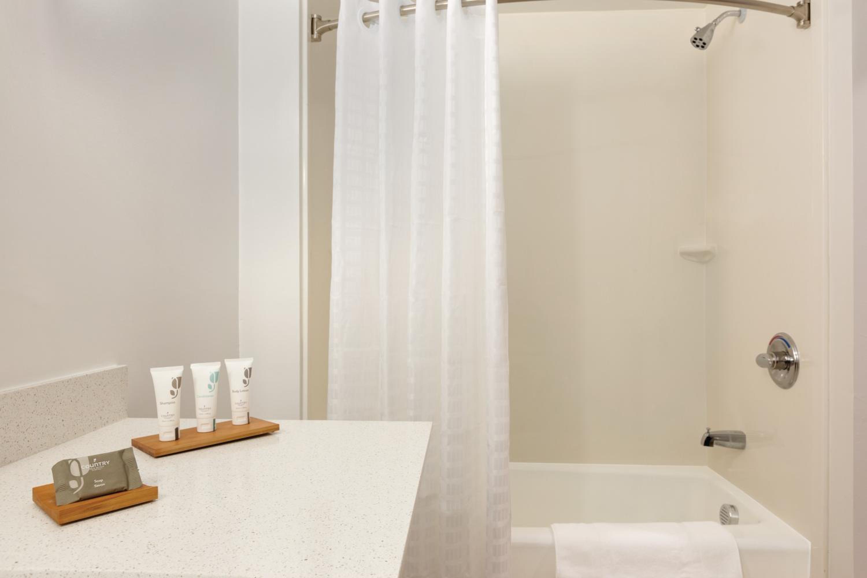 One-Bedroom King Suite - Non-Smoking - Photo 2