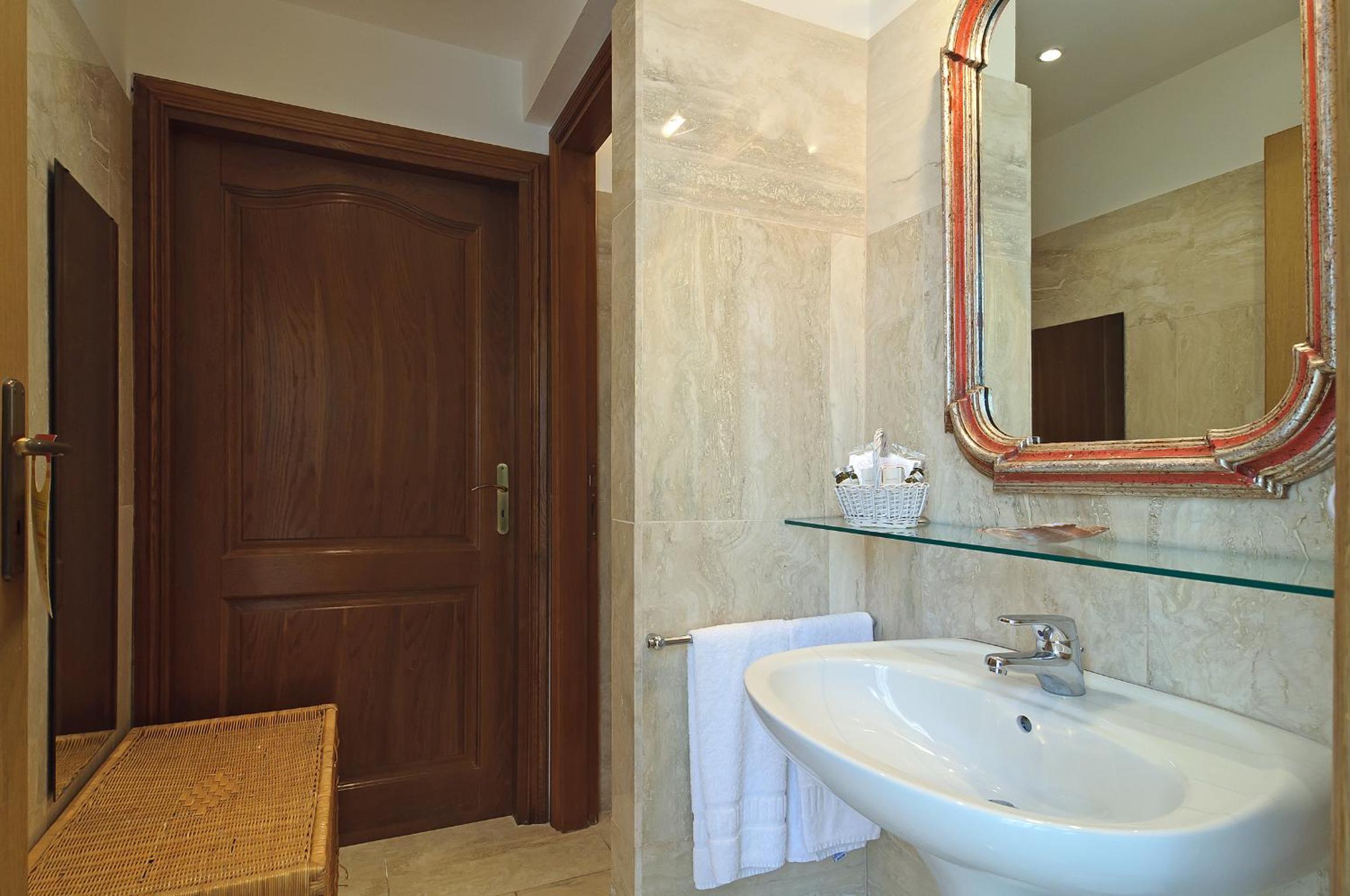 Superior Double Room With Garden View photo 2