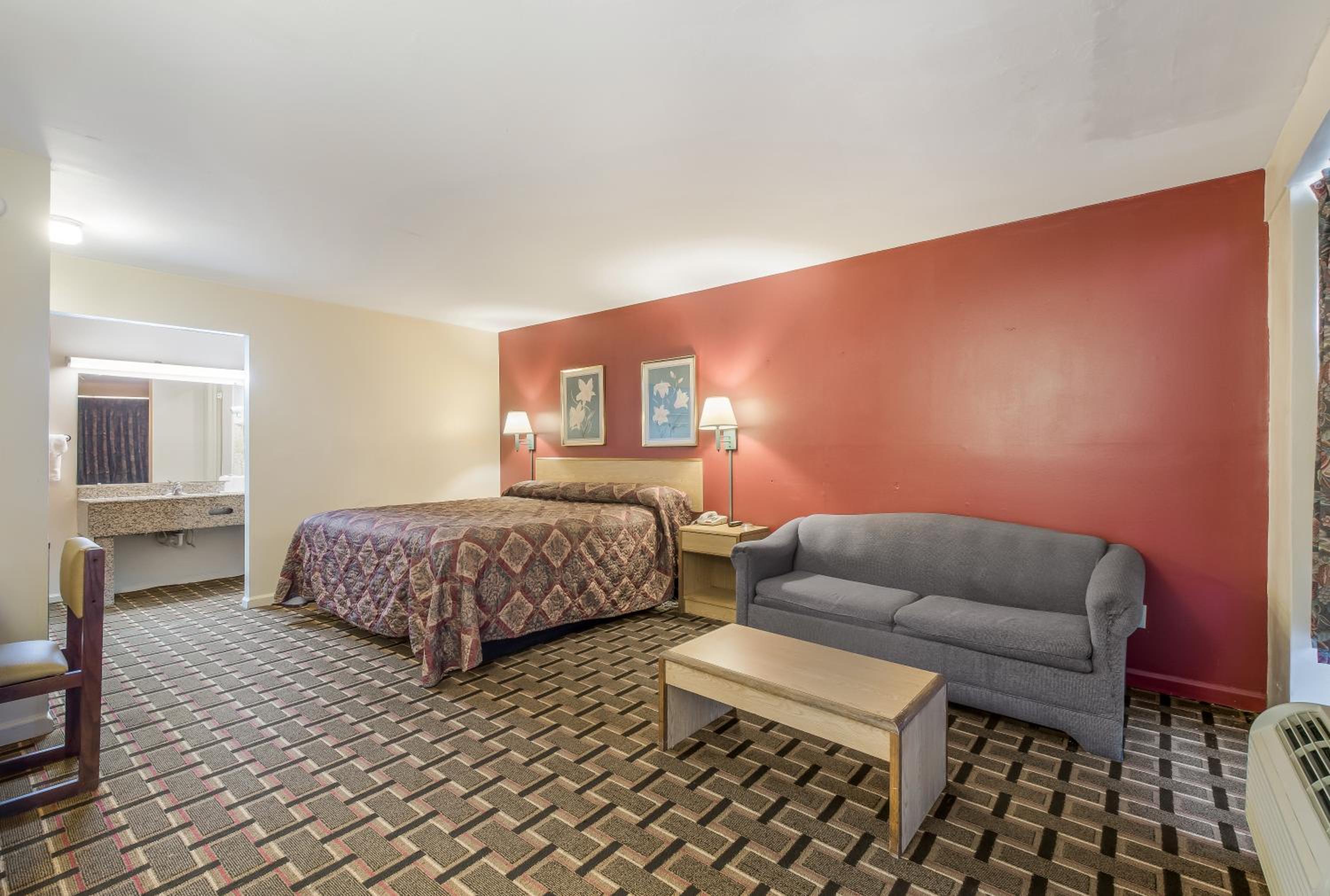 King Room - Non-Smoking - Photo 2