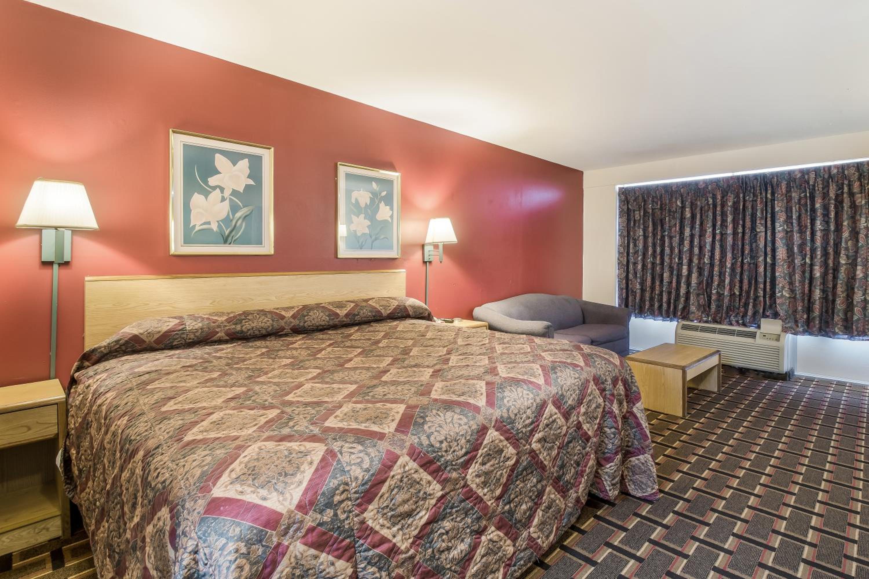 King Room - Non-Smoking - Photo 1