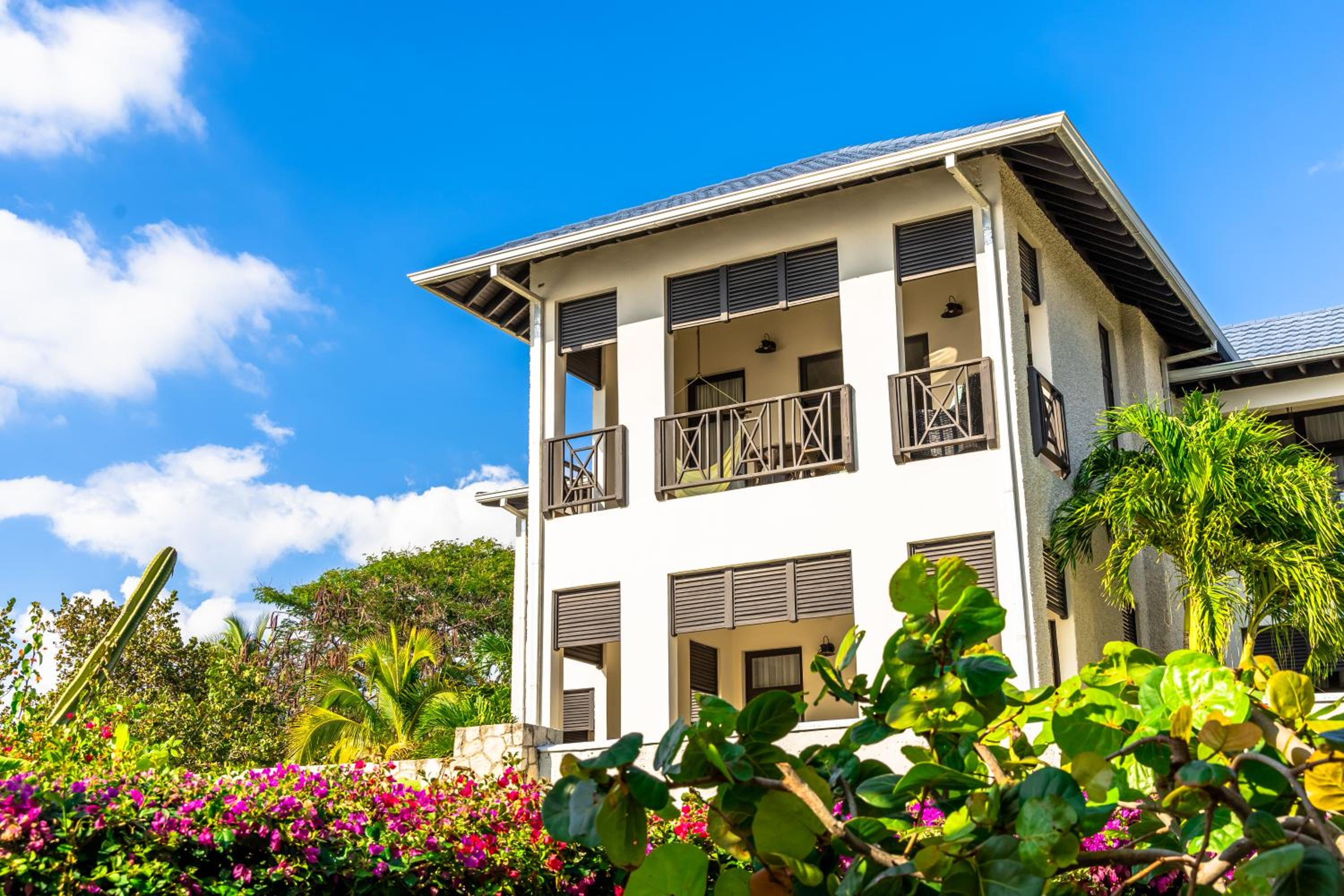 Five-Bedroom Villa photo 3