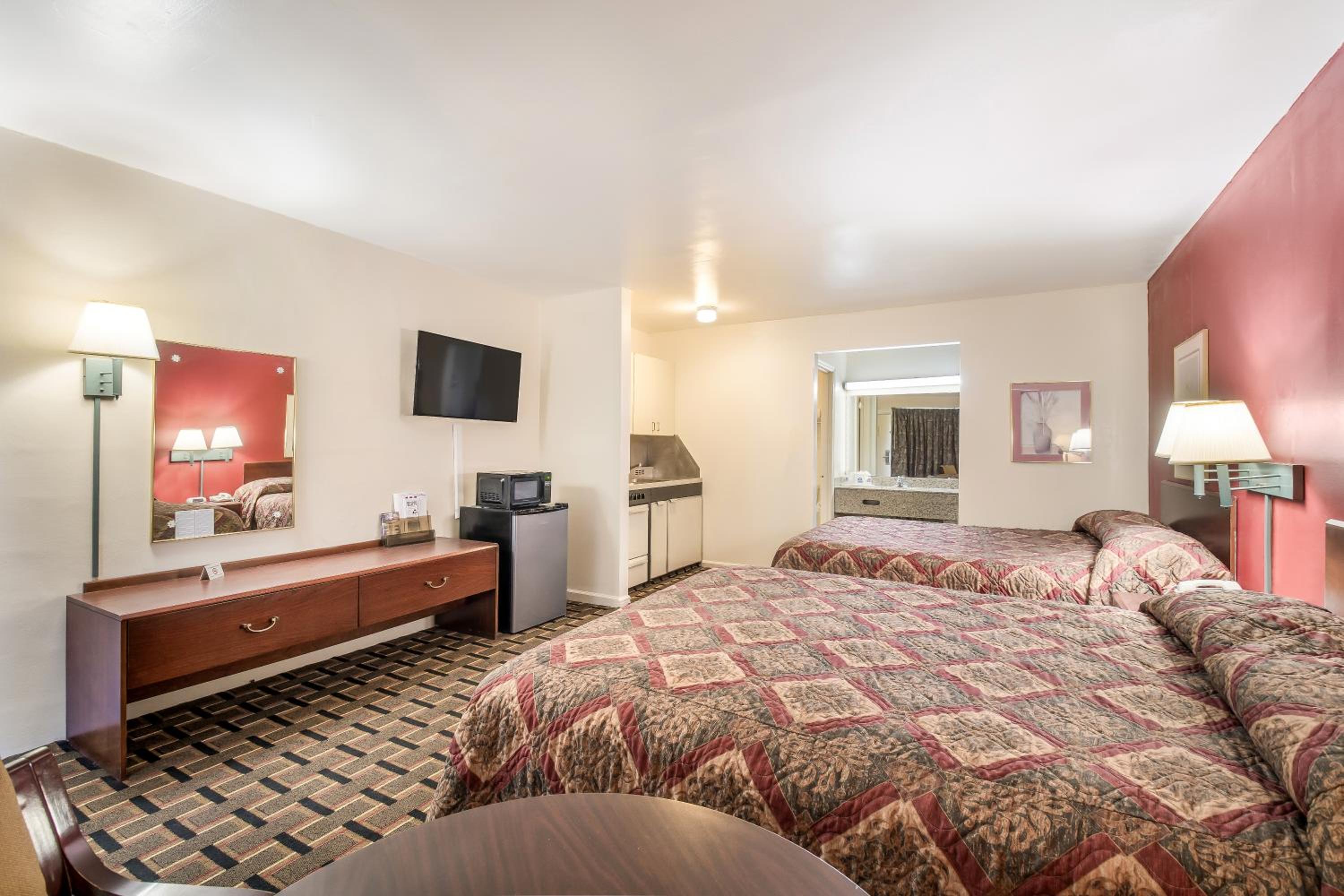 Queen Room - Photo 2