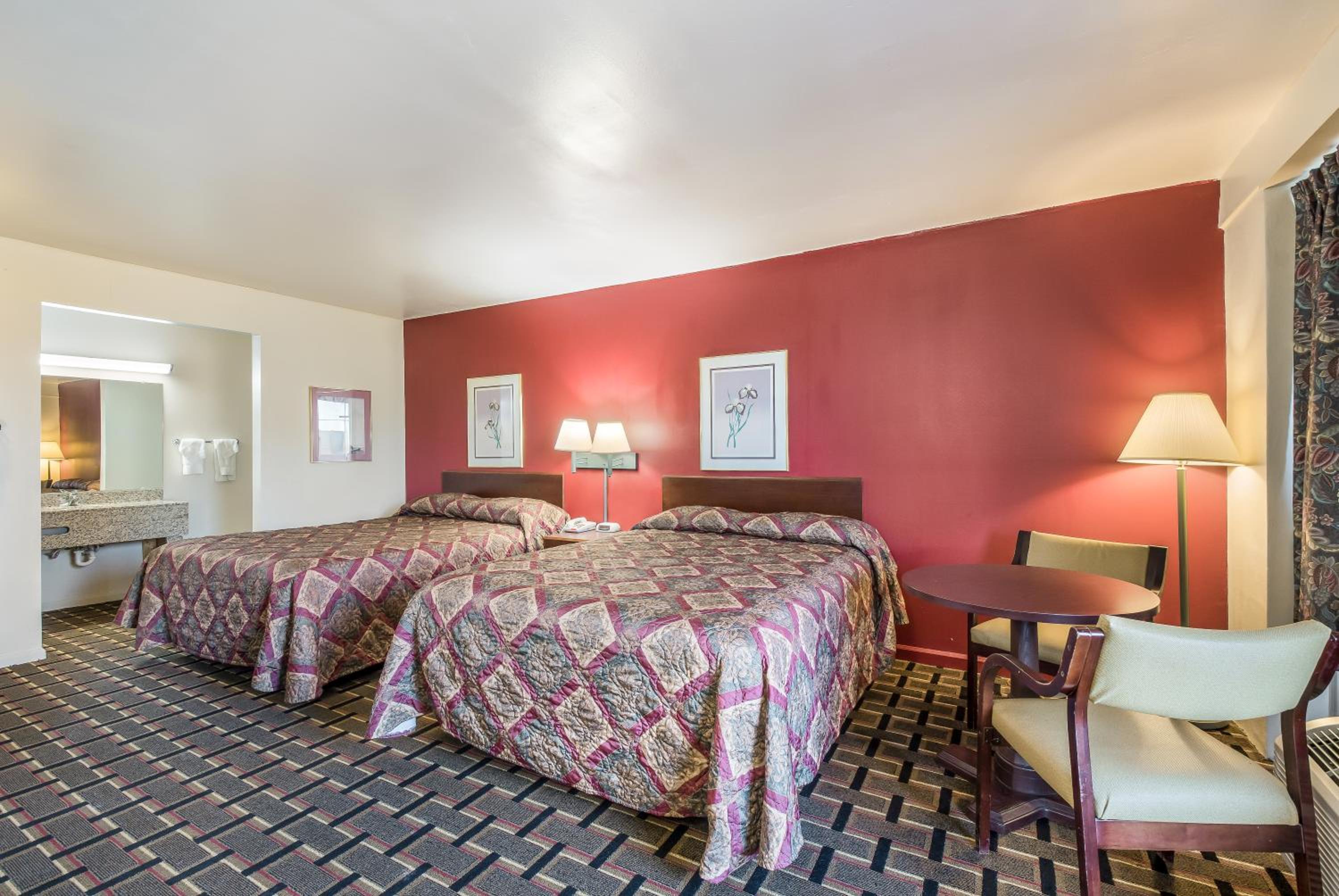 Queen Room - Photo 1