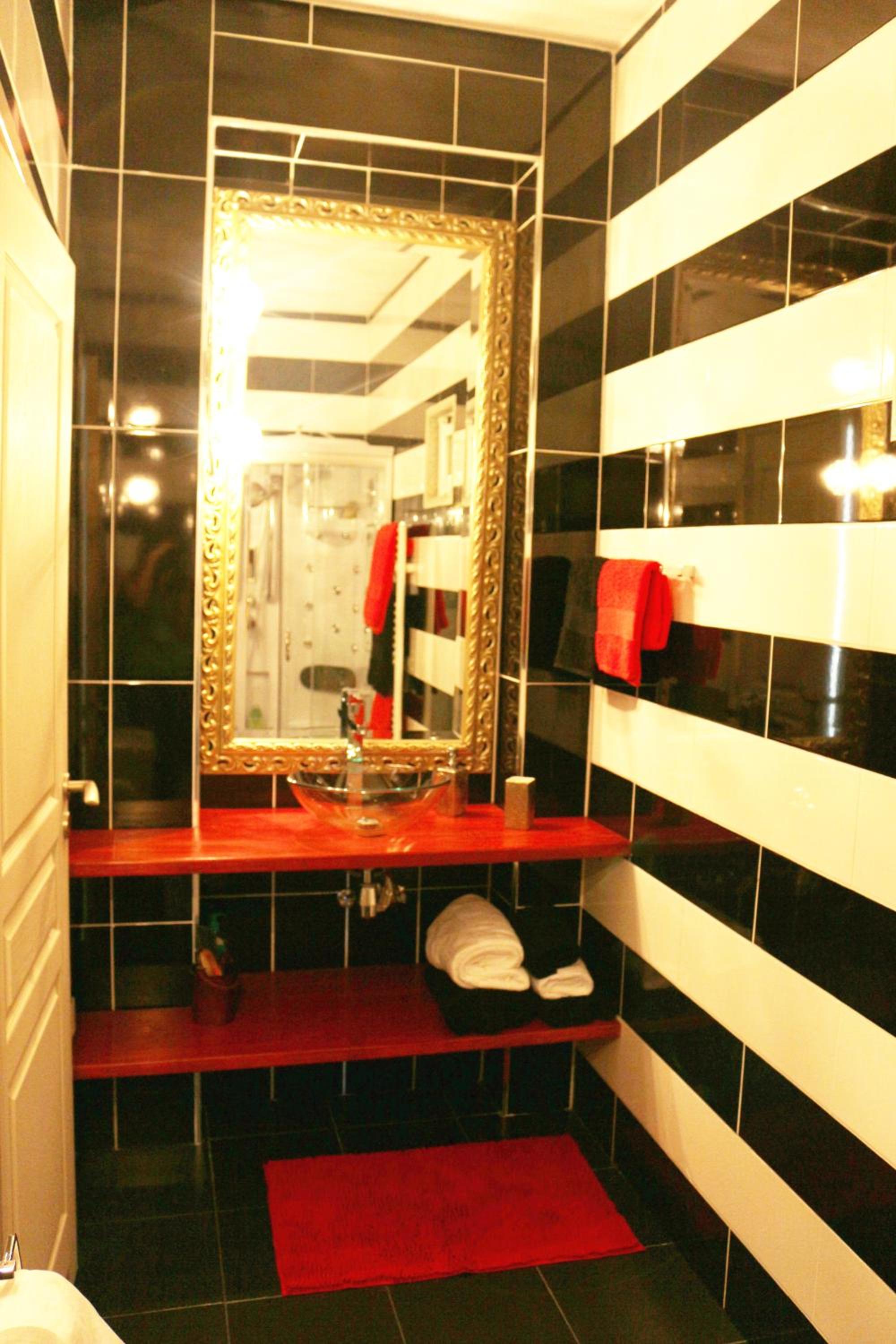 One-Bedroom Apartment - Photo 4