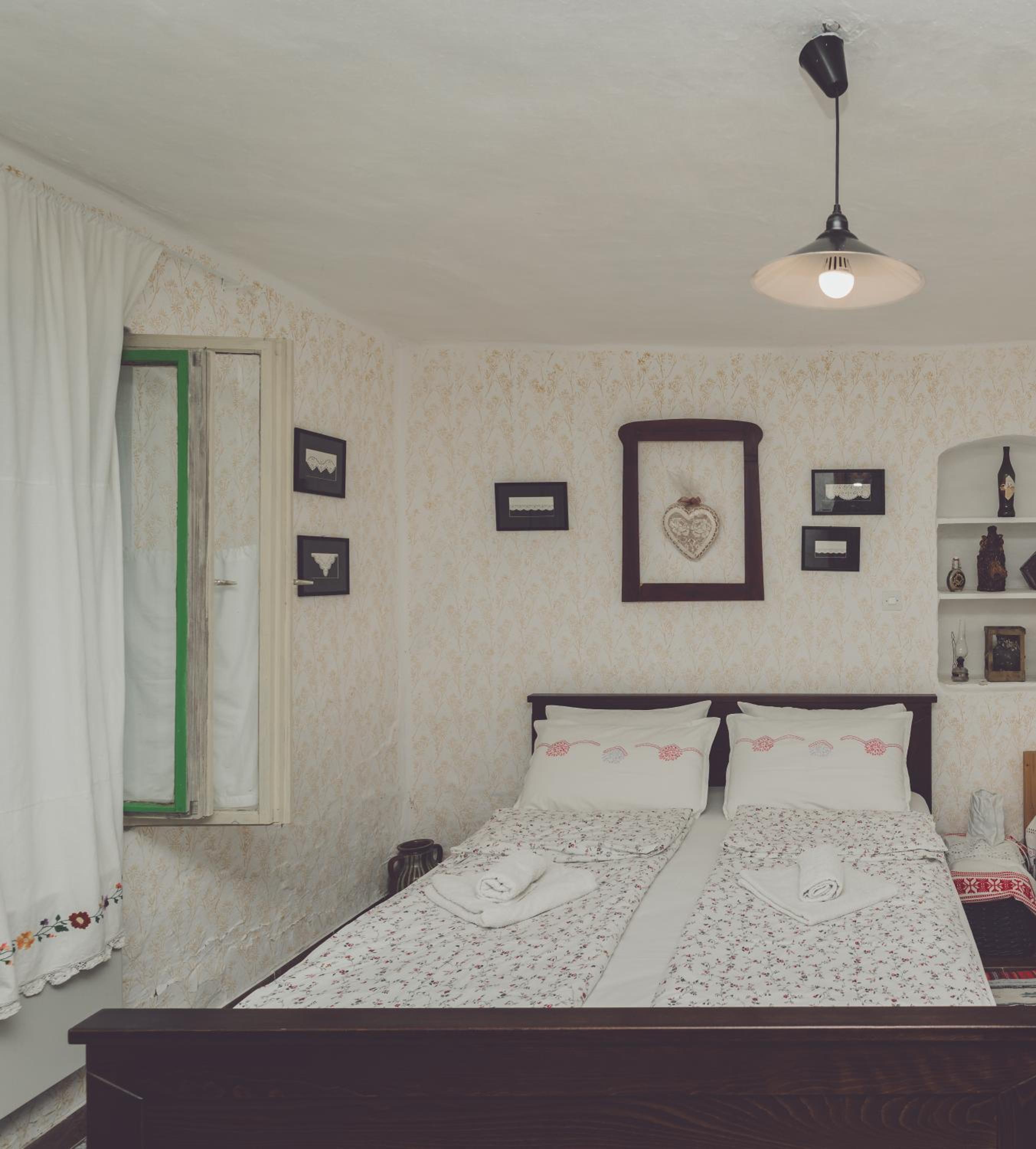 Standard Double Room - Photo 1