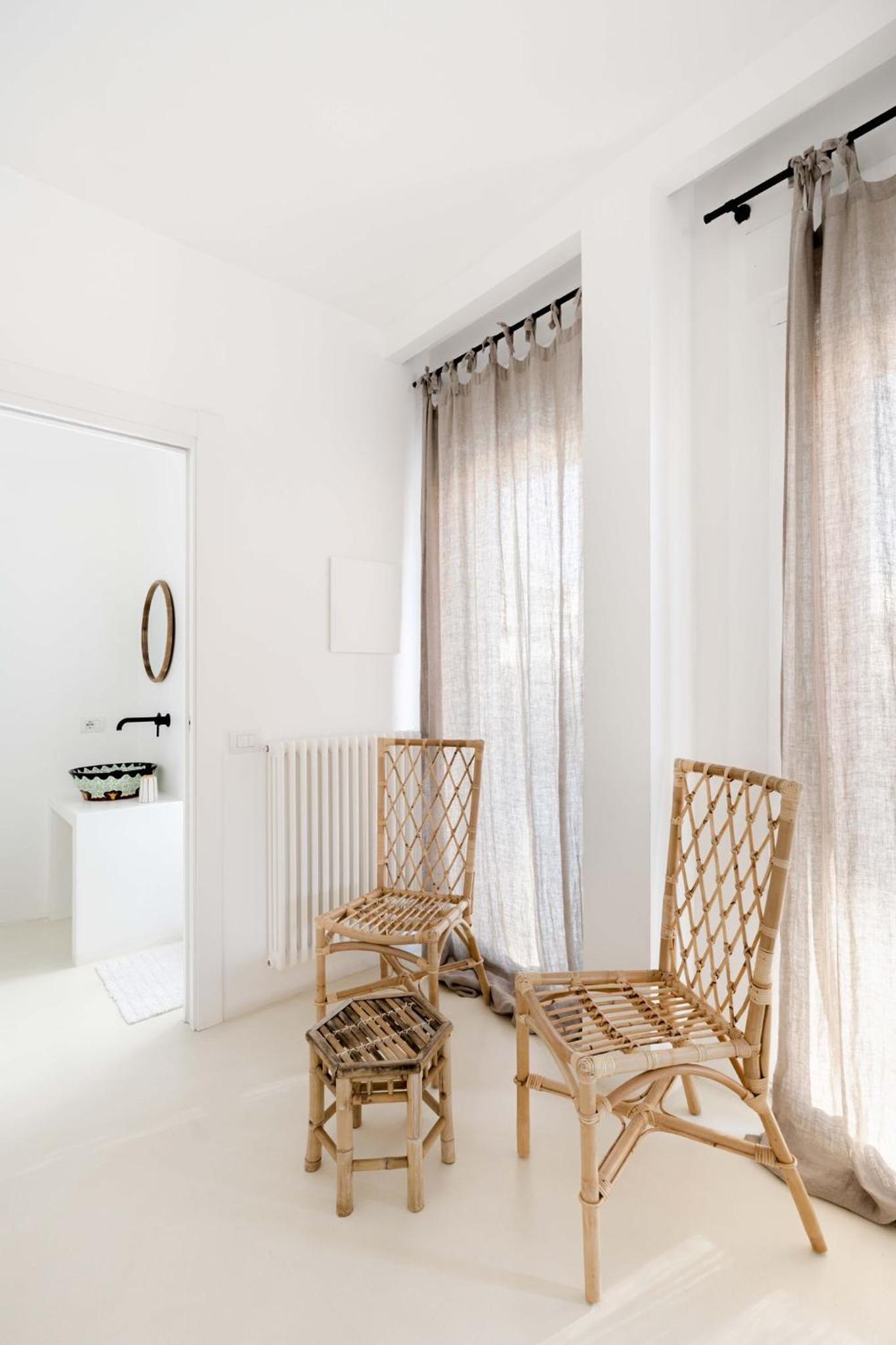 Deluxe Room - Photo 12