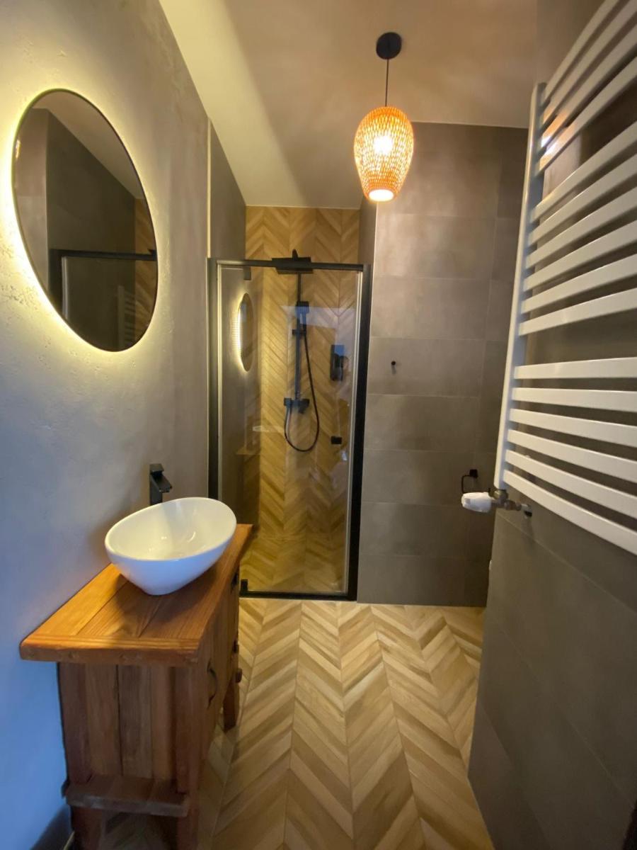 Double Room with Private Bathroom - Photo 1