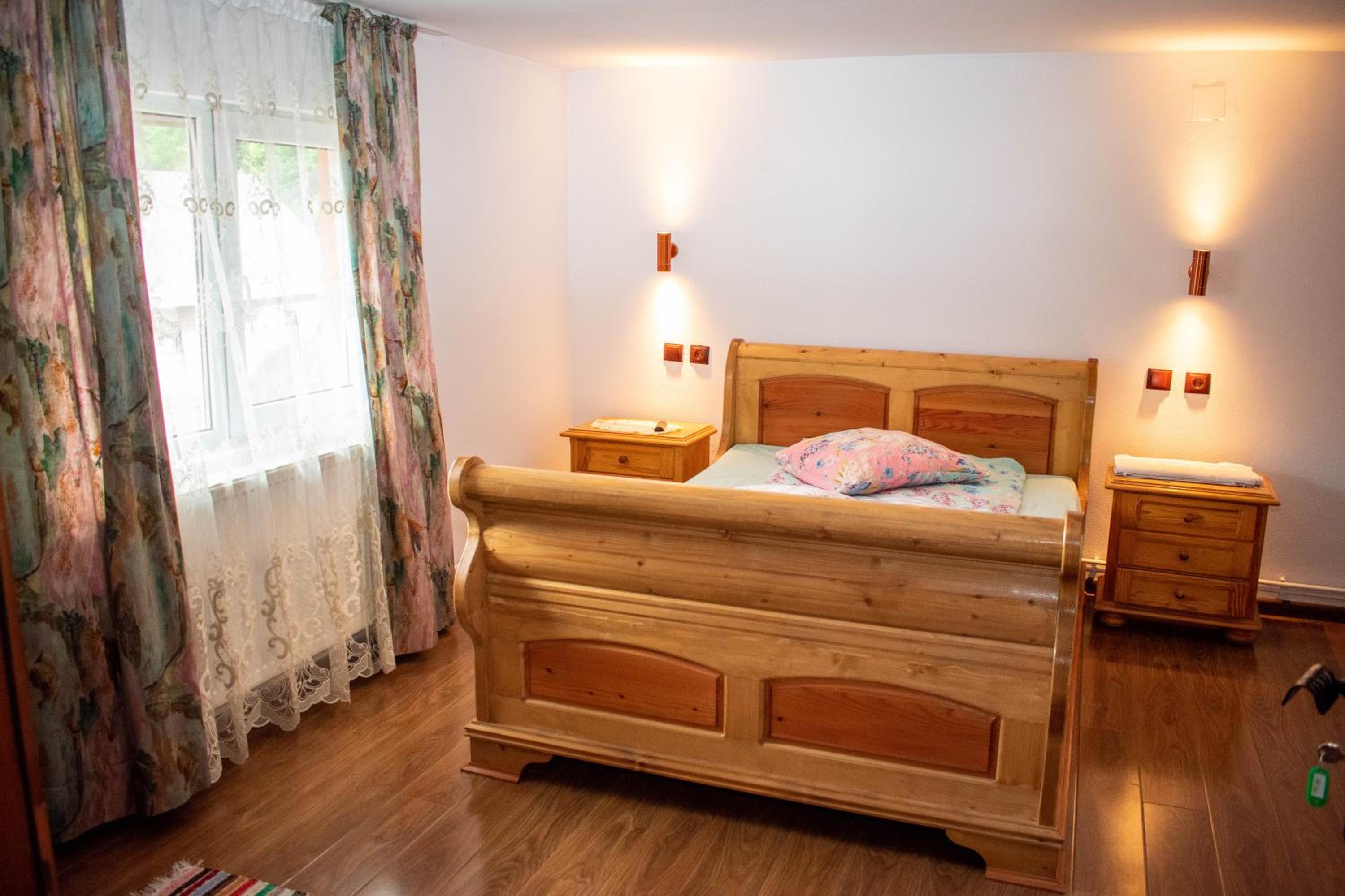 Double Room with Private Bathroom - Photo 2