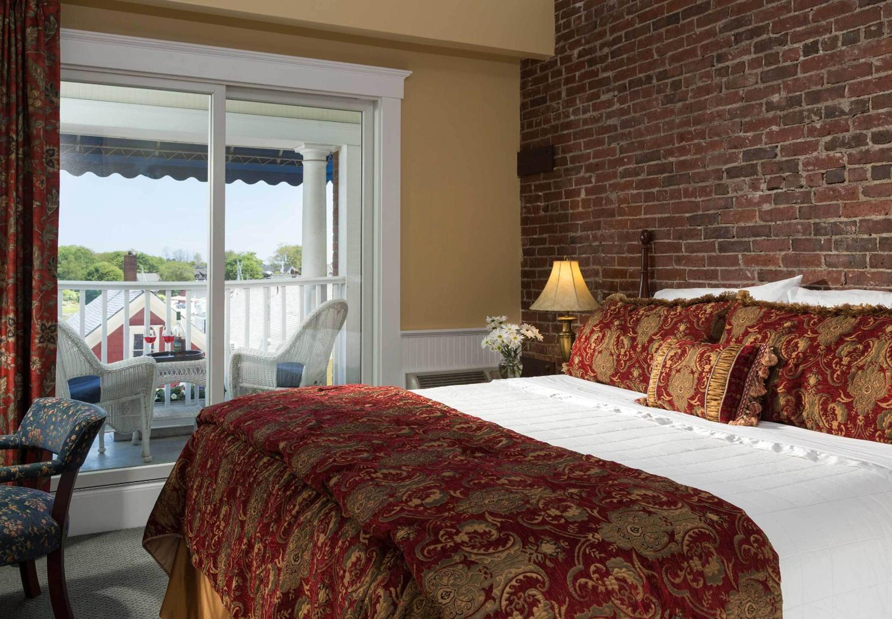 King Room with Partial Harbor View