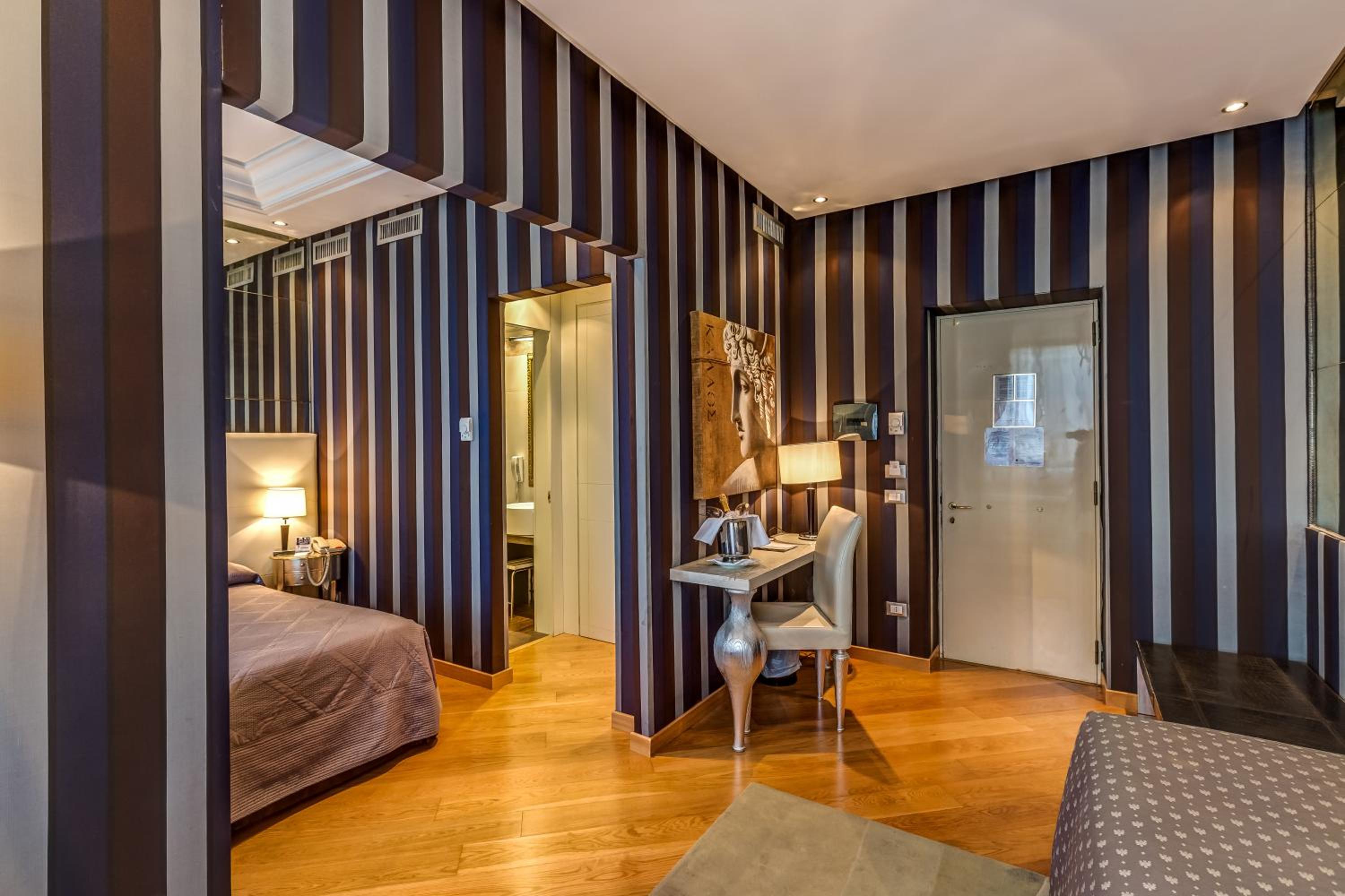 Junior Suite thumbnail 6