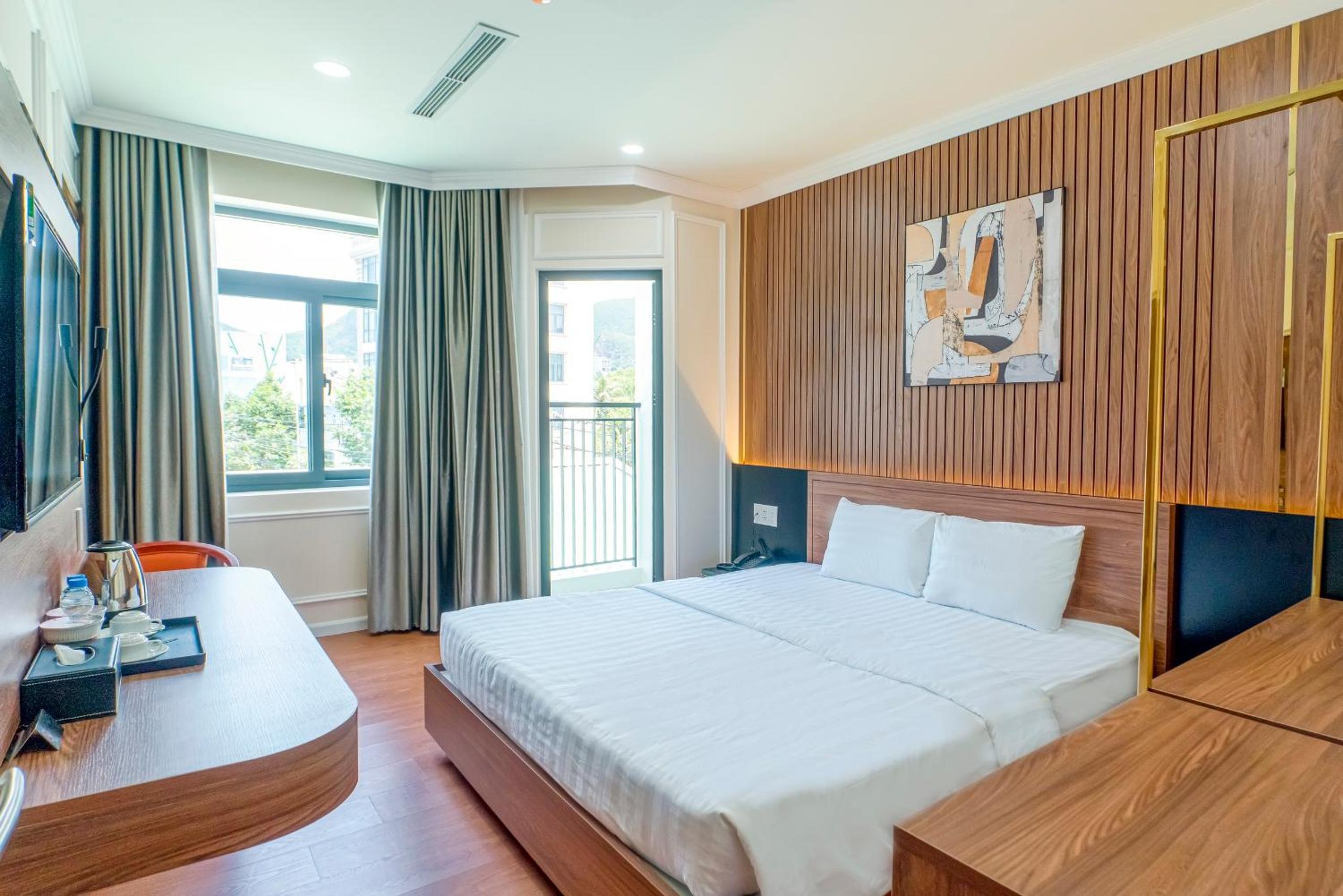 Deluxe Double Room with Balcony - Photo 2