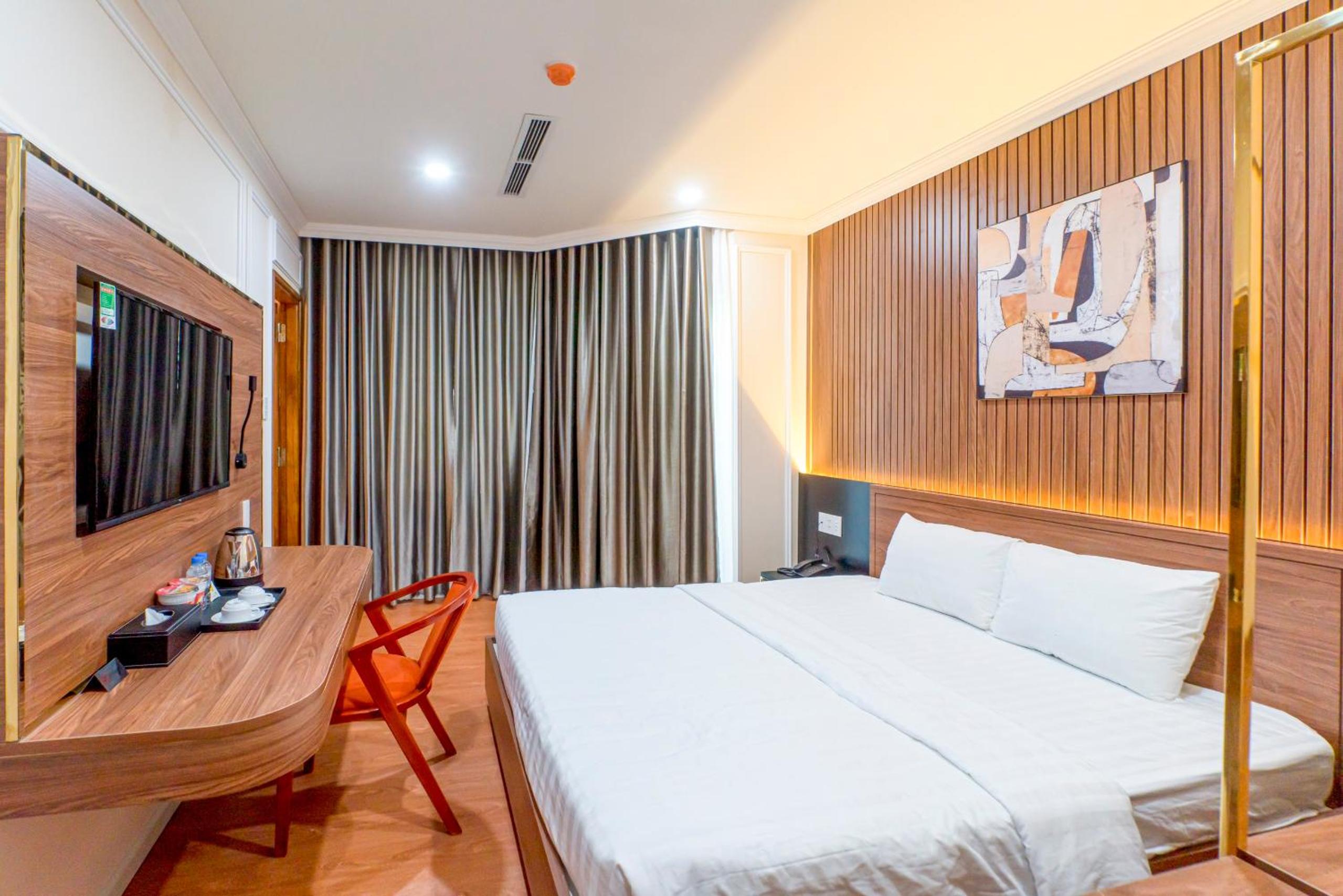 Deluxe Double Room with Balcony - Photo 1