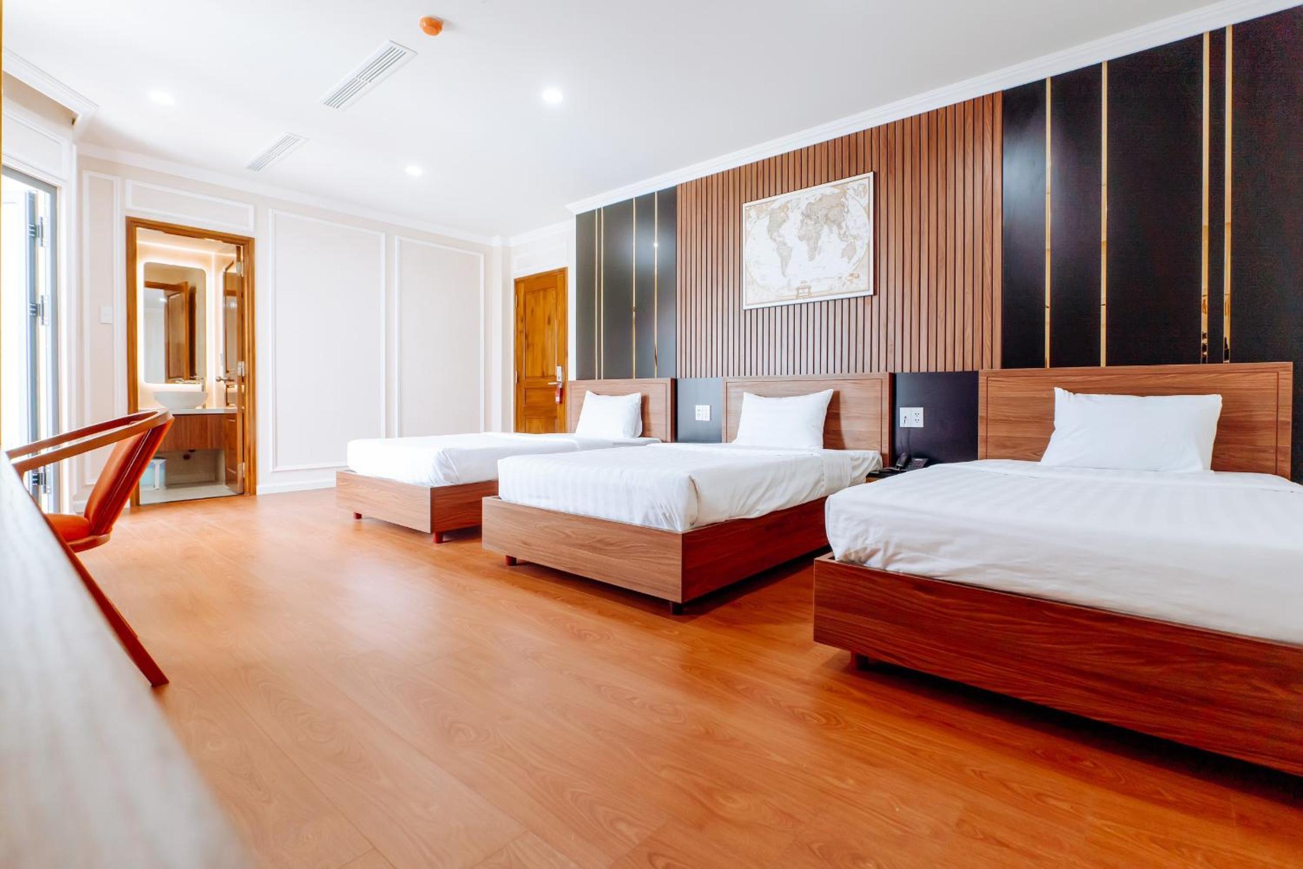 Triple Room with Balcony - Photo 2