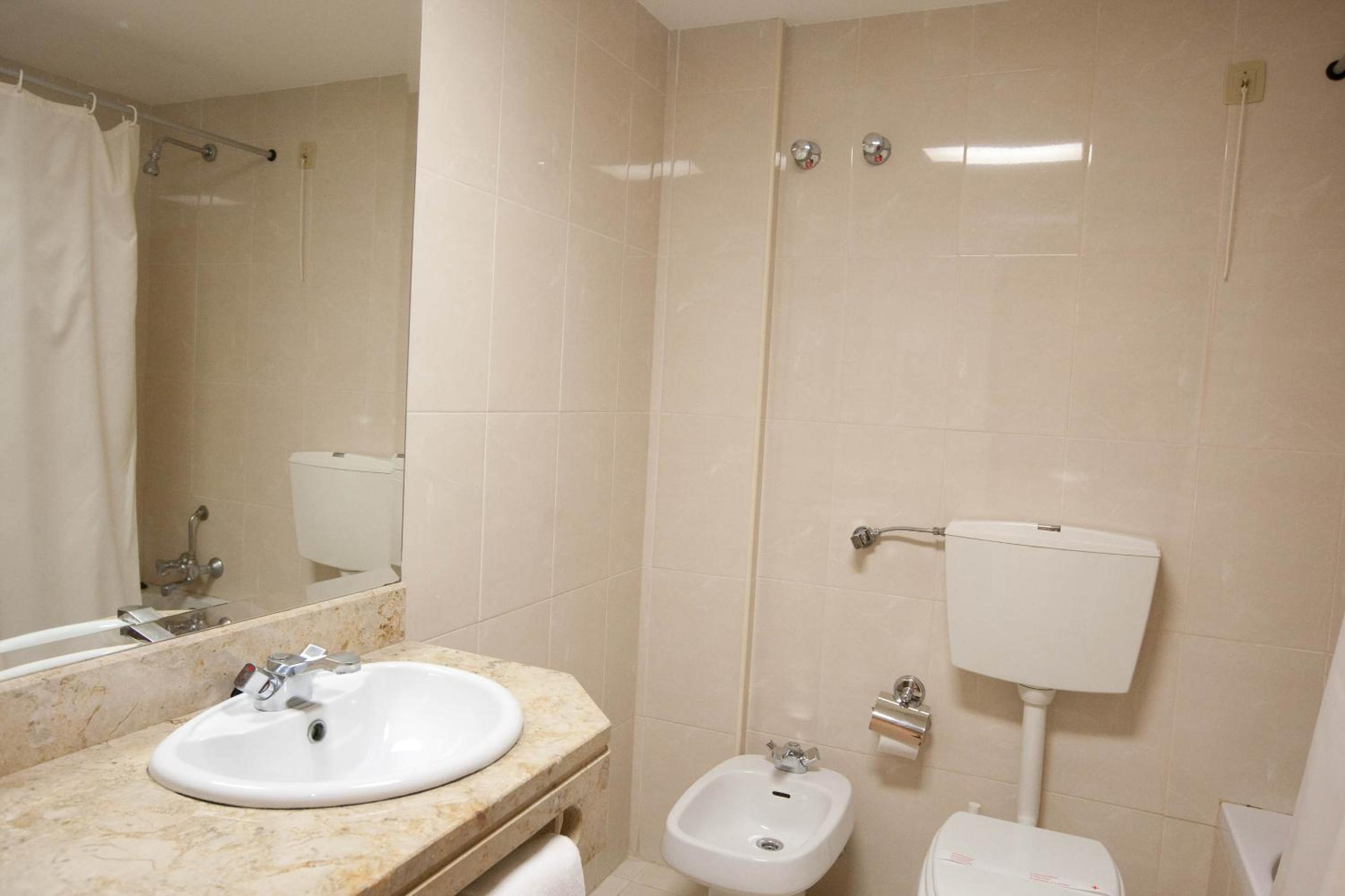 Basic Double Room - Photo 10