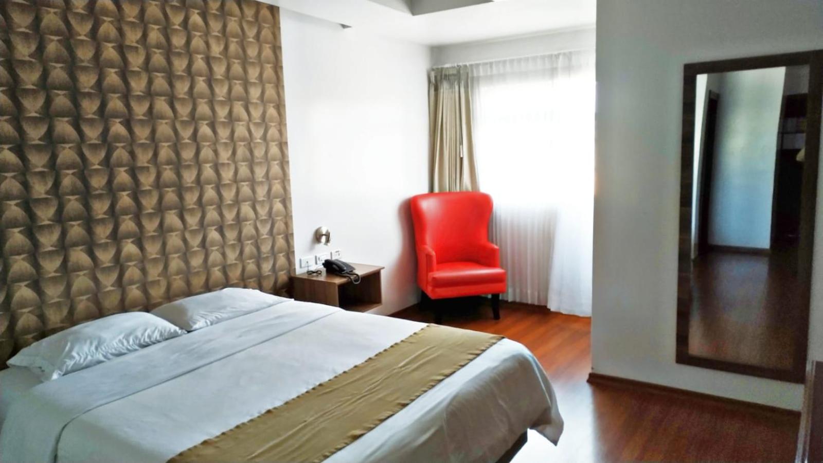 Deluxe Queen Room