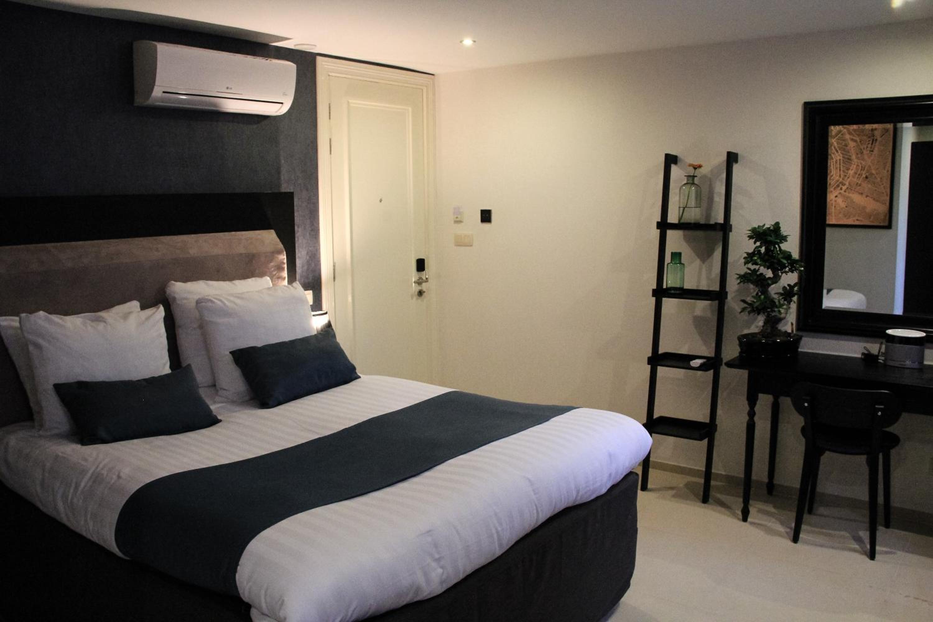 Comfort Double Room - Basement photo 3